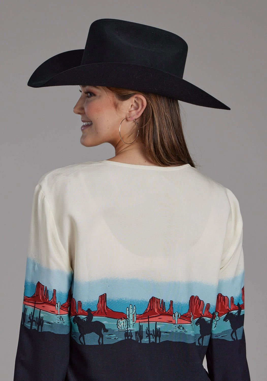 Roper Womens Western Border V-Neck Black 100% Rayon L/S Blouse Reinforced Elbow Patches Trend-Driven