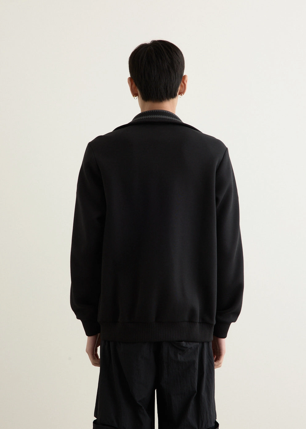 Premium Track Top Flexible Shoulder Magnetic Closure