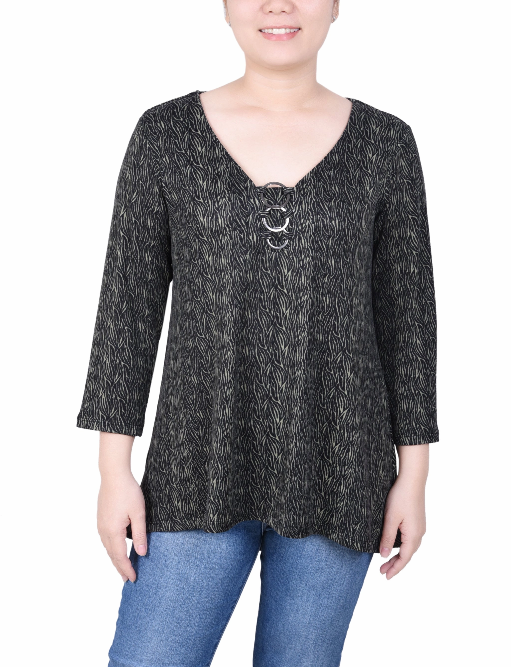 Circular Knit Technology OdorResistant Fiber Petite 3/4 Sleeve 3-Ring Top