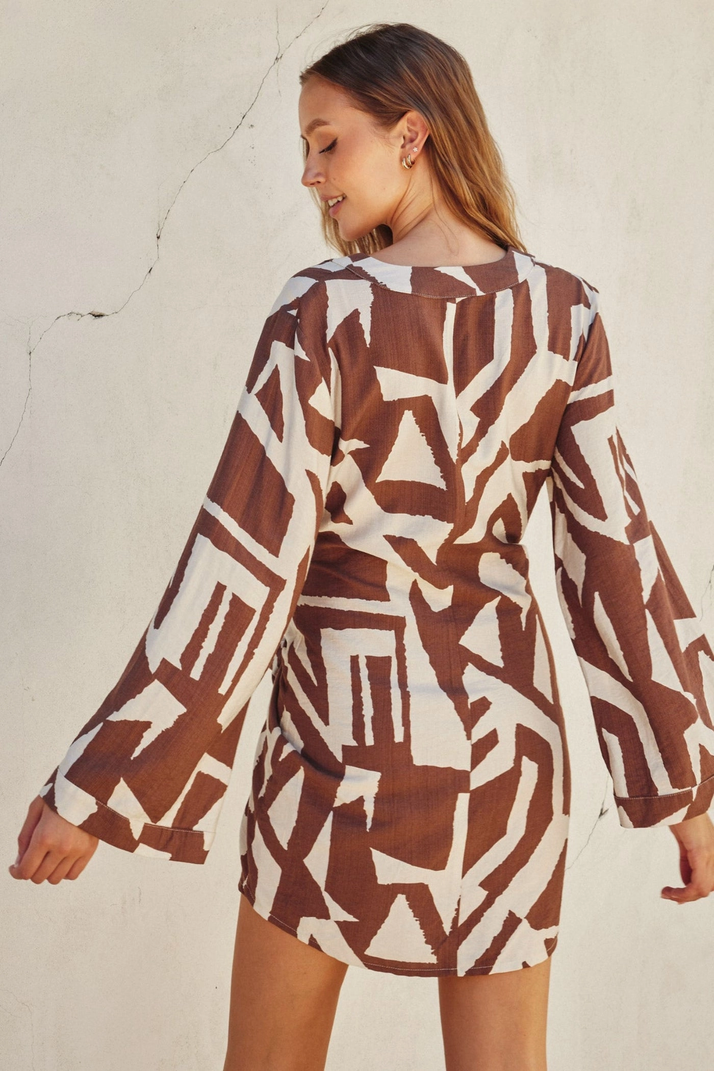 ANYA WRAP MINI DRESS Feminine Line Smooth Detail