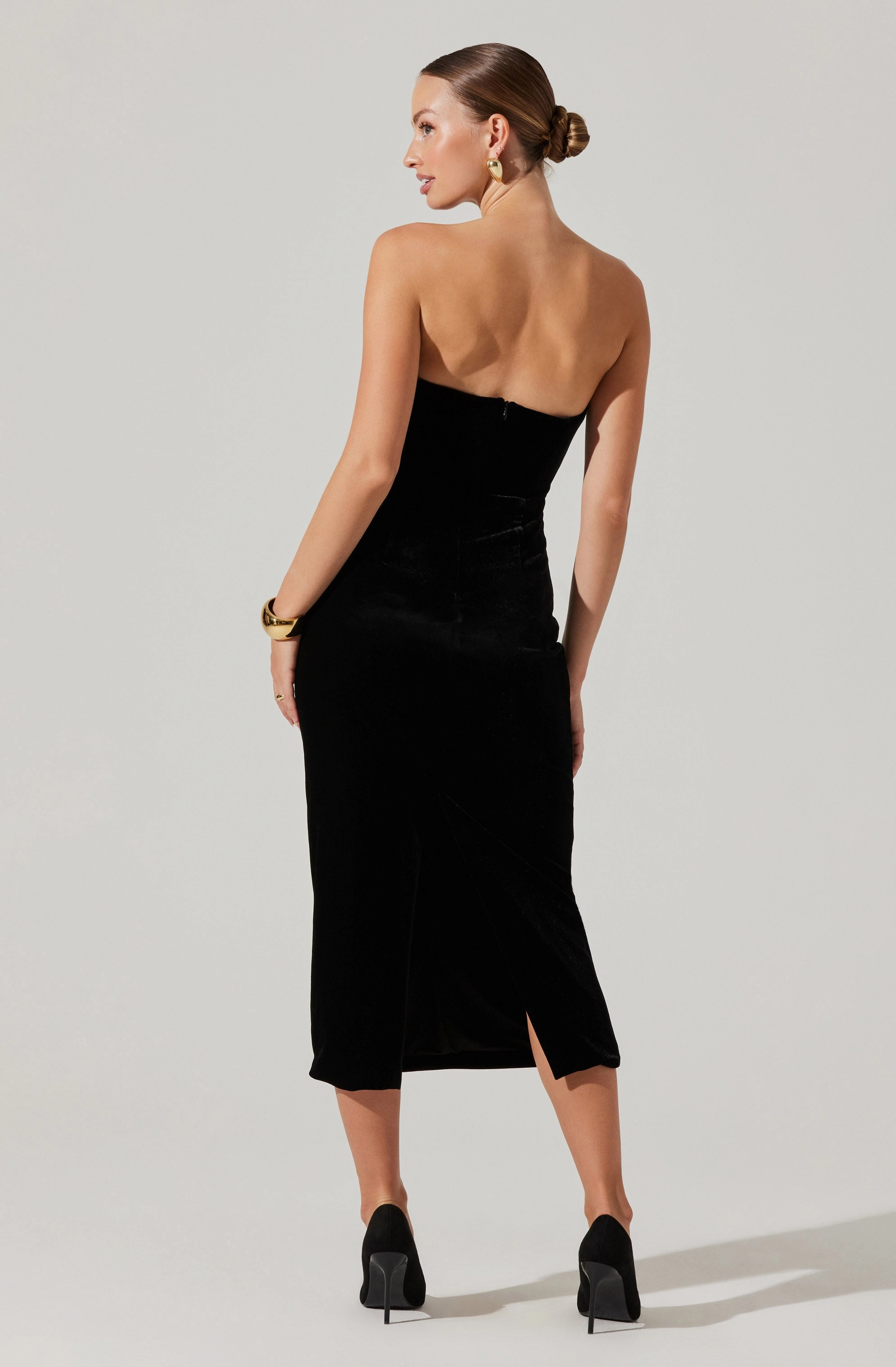 Timeless slip dress Stain-Guard-Finish Arista Sweetheart Velvet Midi Dress in Black
