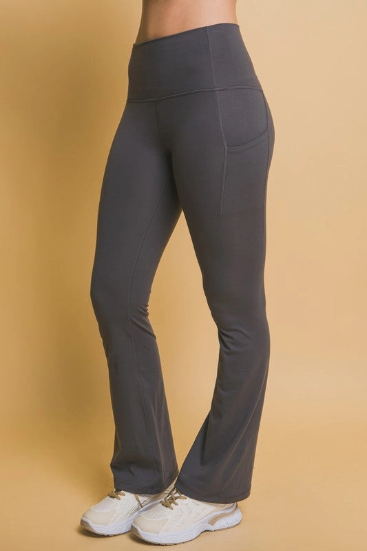 Lily High- Waisted Flared Leggings With Side Pockets Performance Layers Beach-Ready Look
