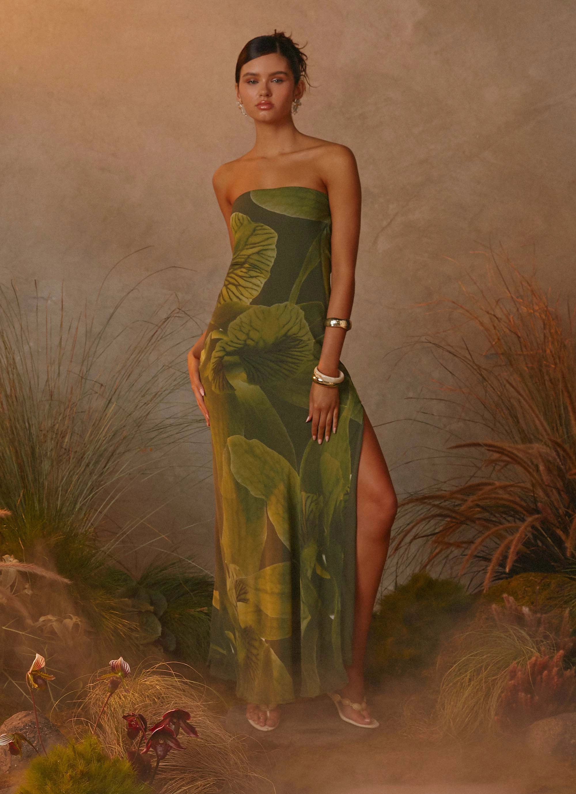 Whimsical Mood ElasticWaistband Nettle Maxi Dress - Tropic Floral