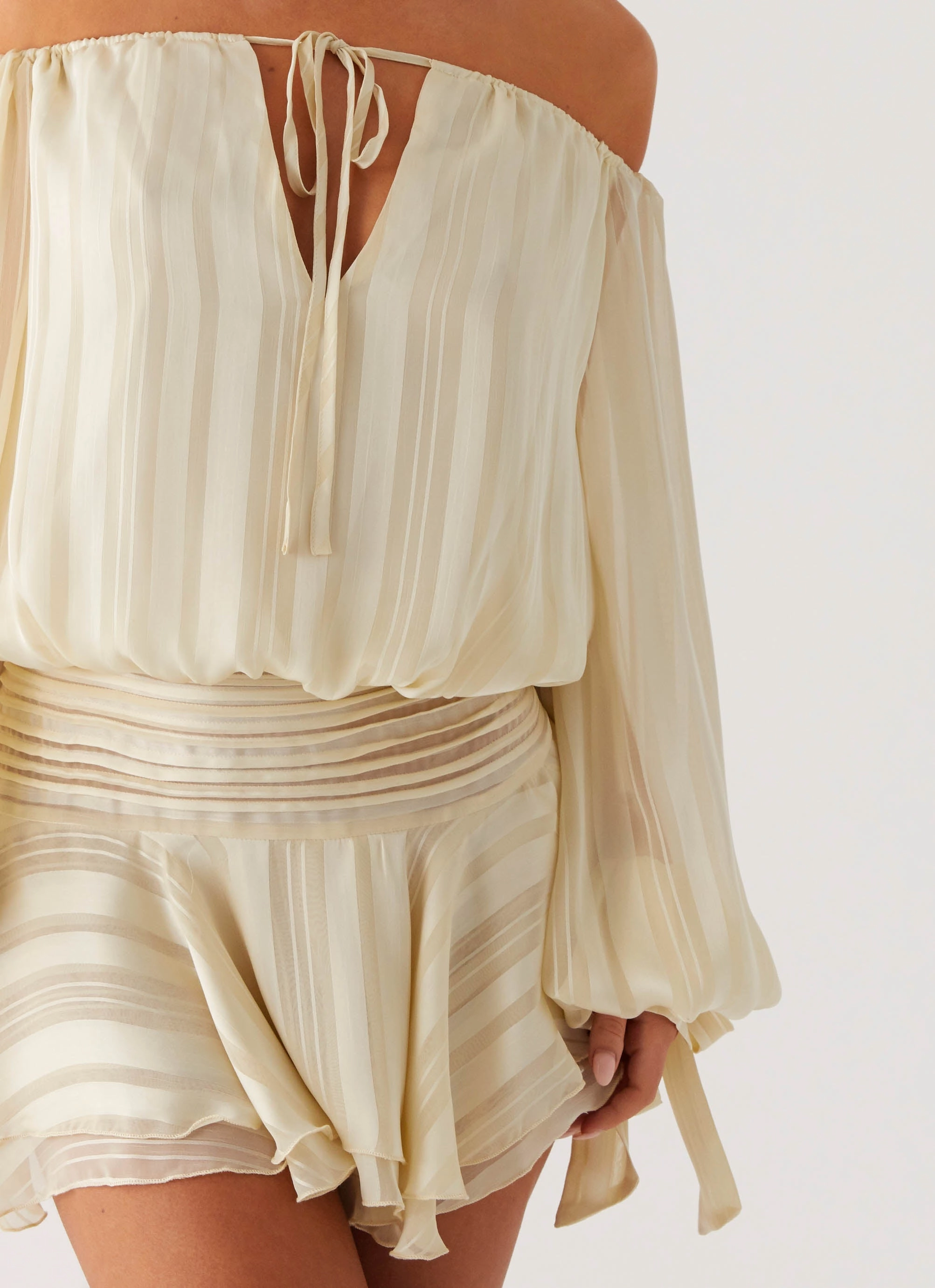 FoldablePackaging Chilly Day Layers Eira Balloon Sleeve Mini Dress - Ivory