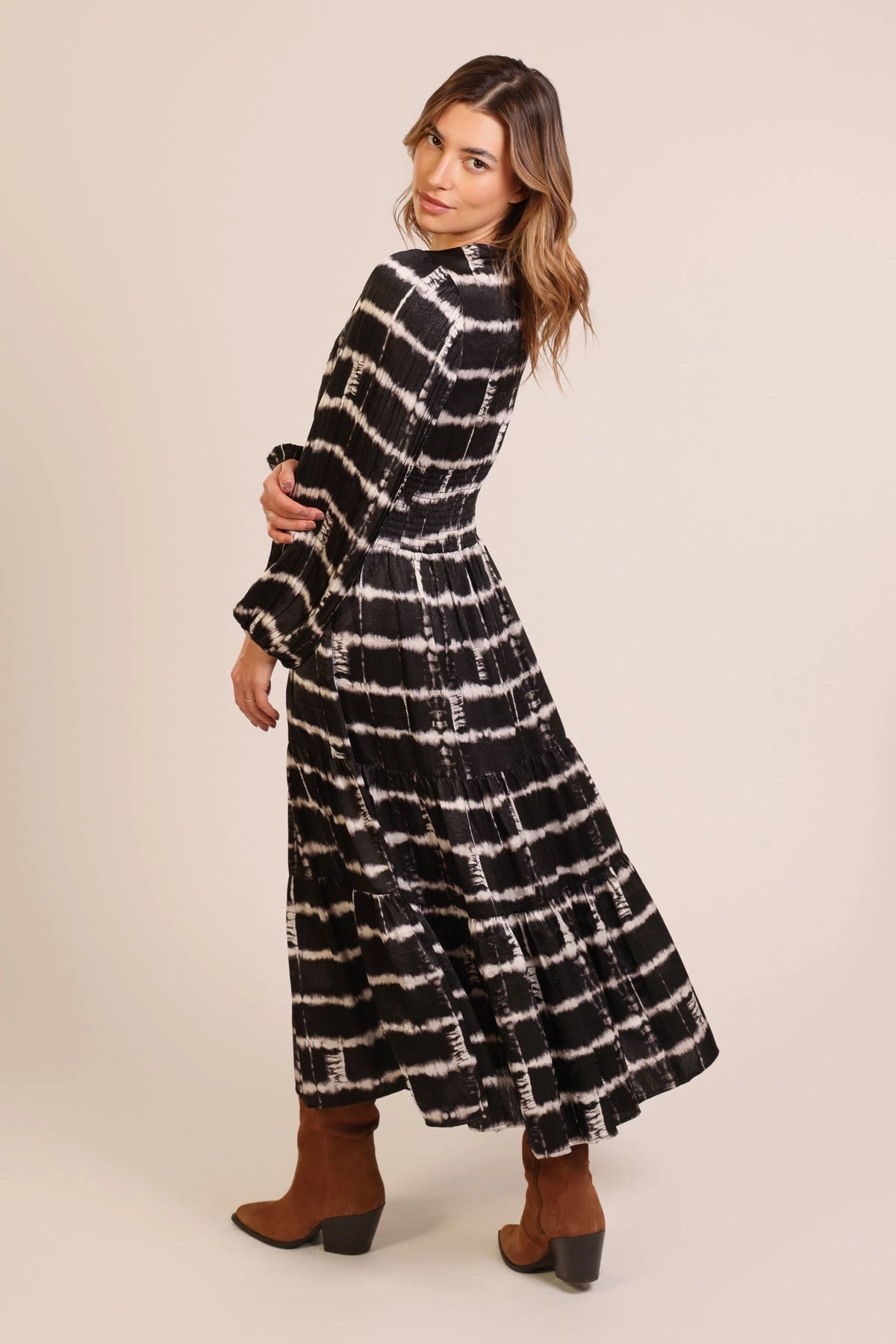 In The Shadows Whispers Dress in Black Fashionable Touch Smooth Line