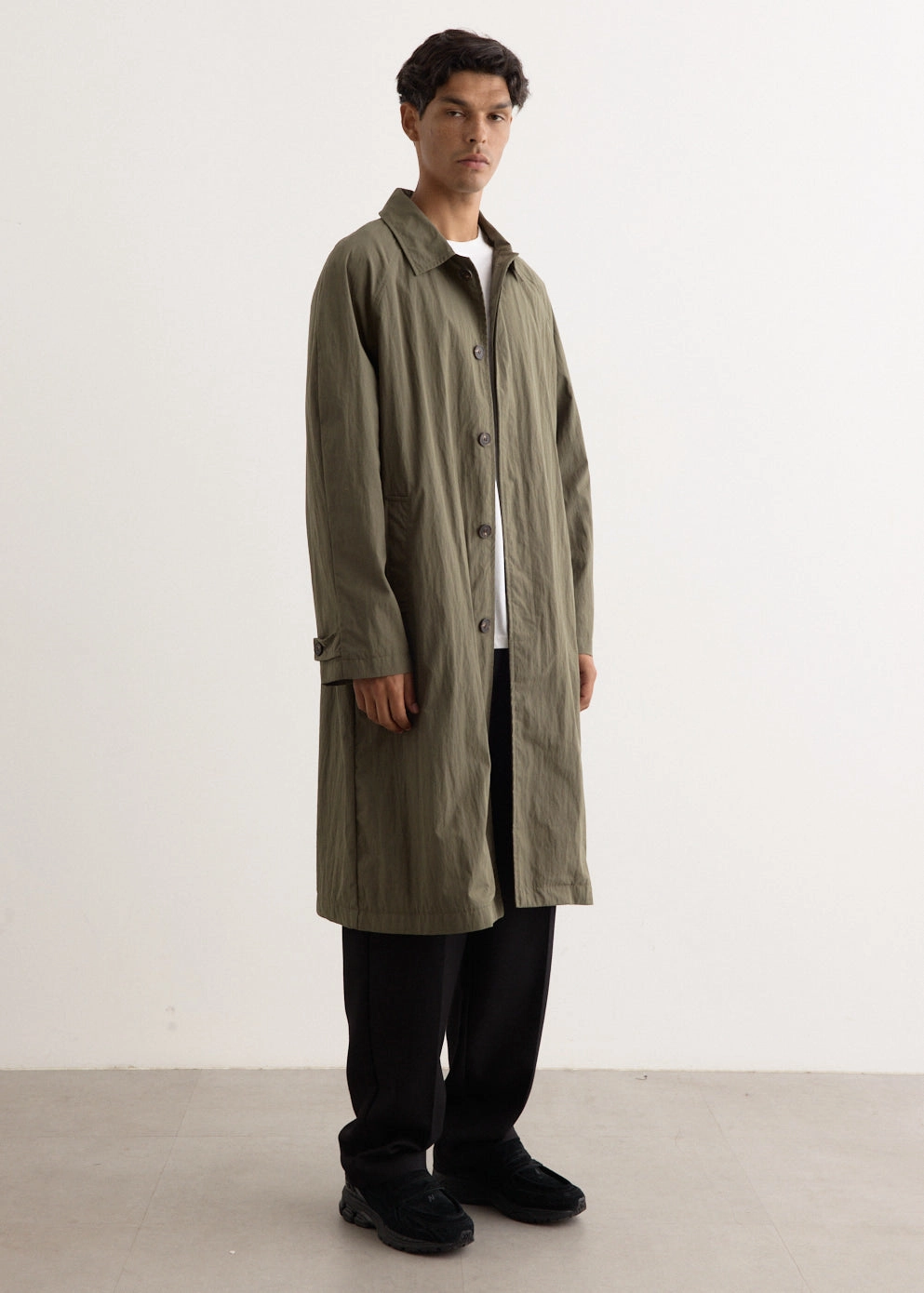 Chariot Mac Coat Hard Cover Clean Minimal Look