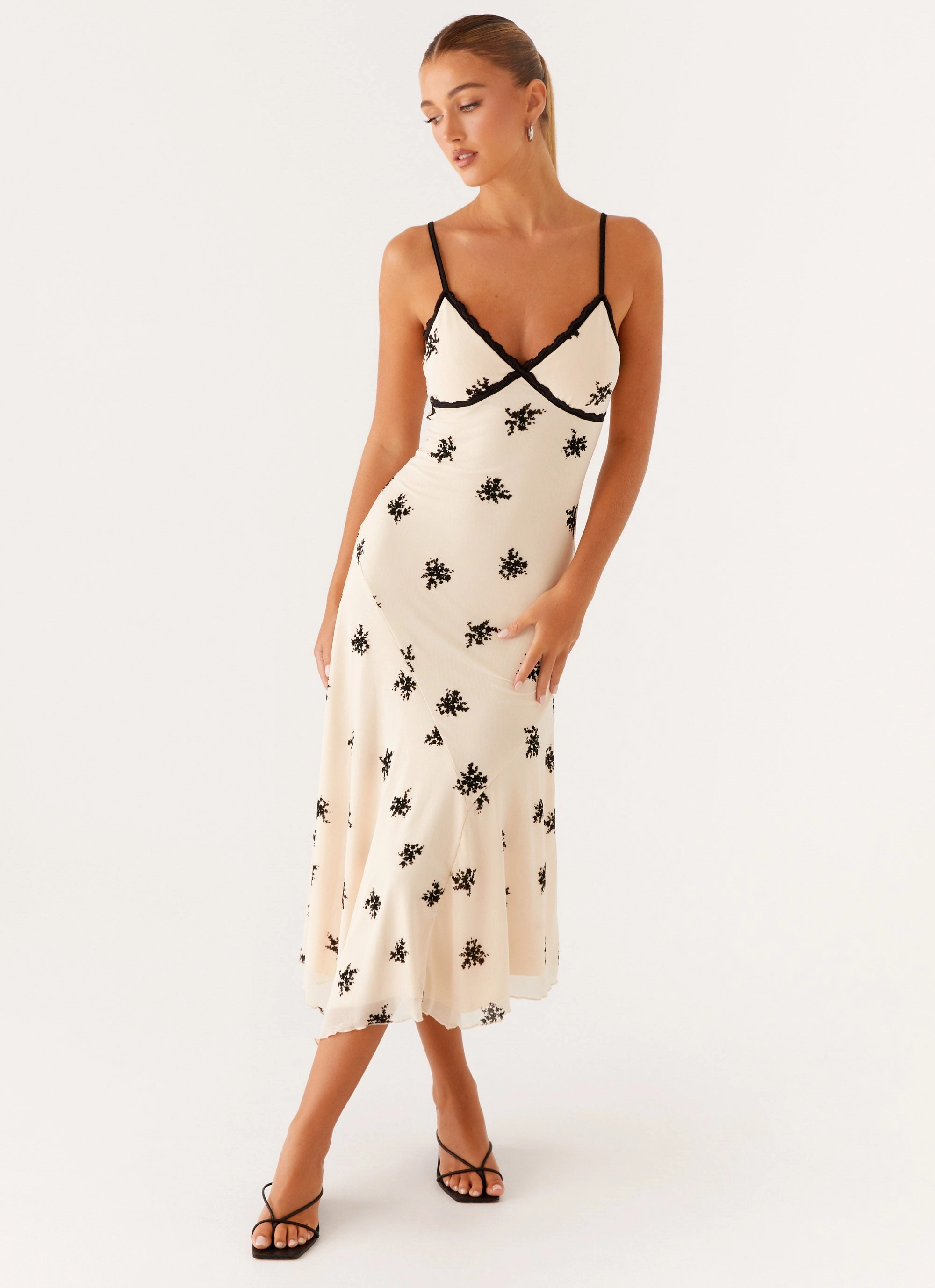 SoftTouchTexture french chic Amelia Midi Dress - Nude