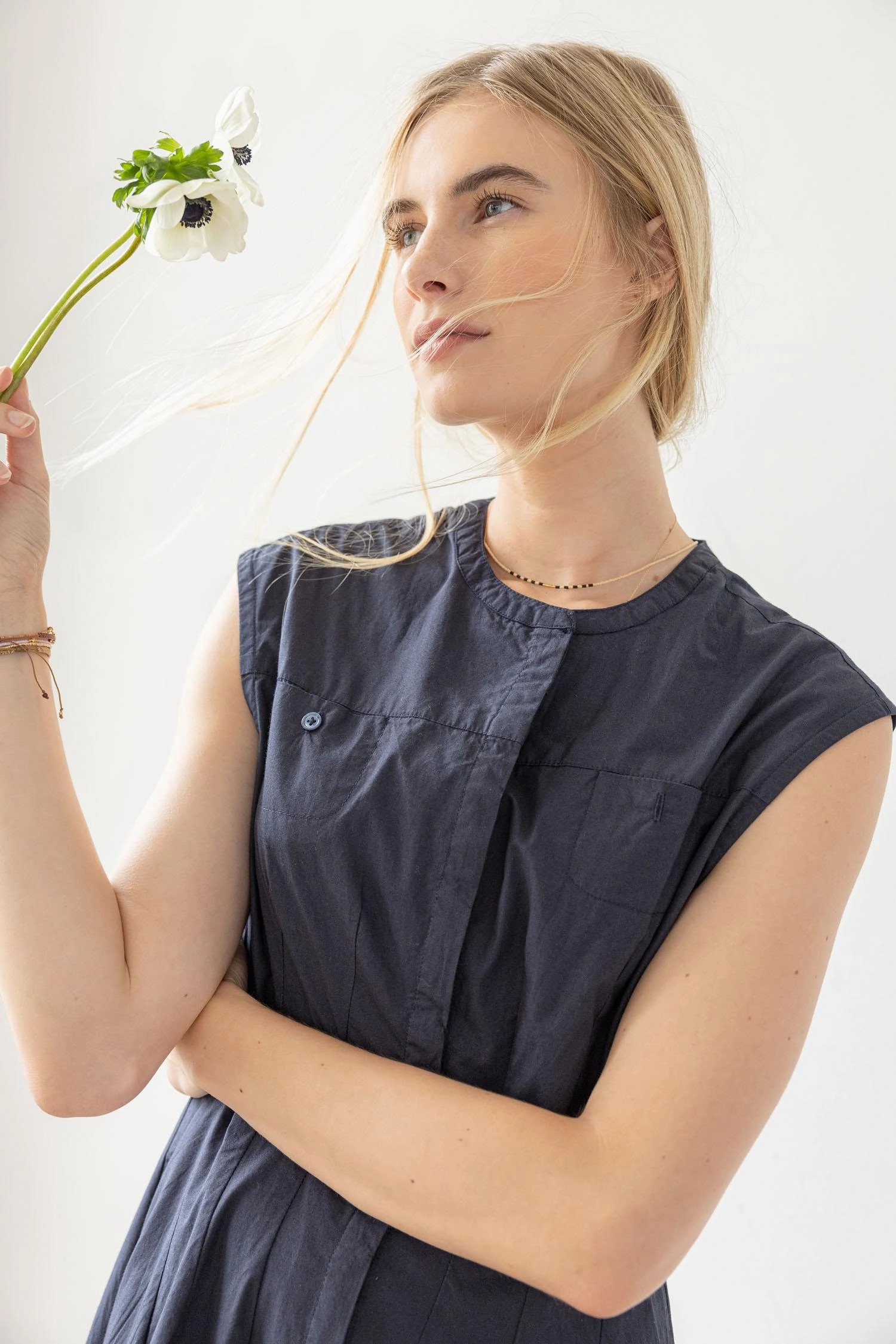 Fresh Energy summer look Sleeveless Seamed Maxi Dress in Navy