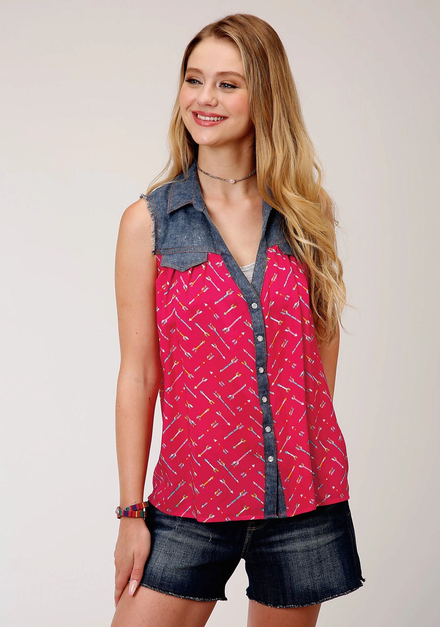 Roper Womens Red/Blue Rayon/Nylon Arrow Print S/L V-Neck Blouse Rooftop Bar