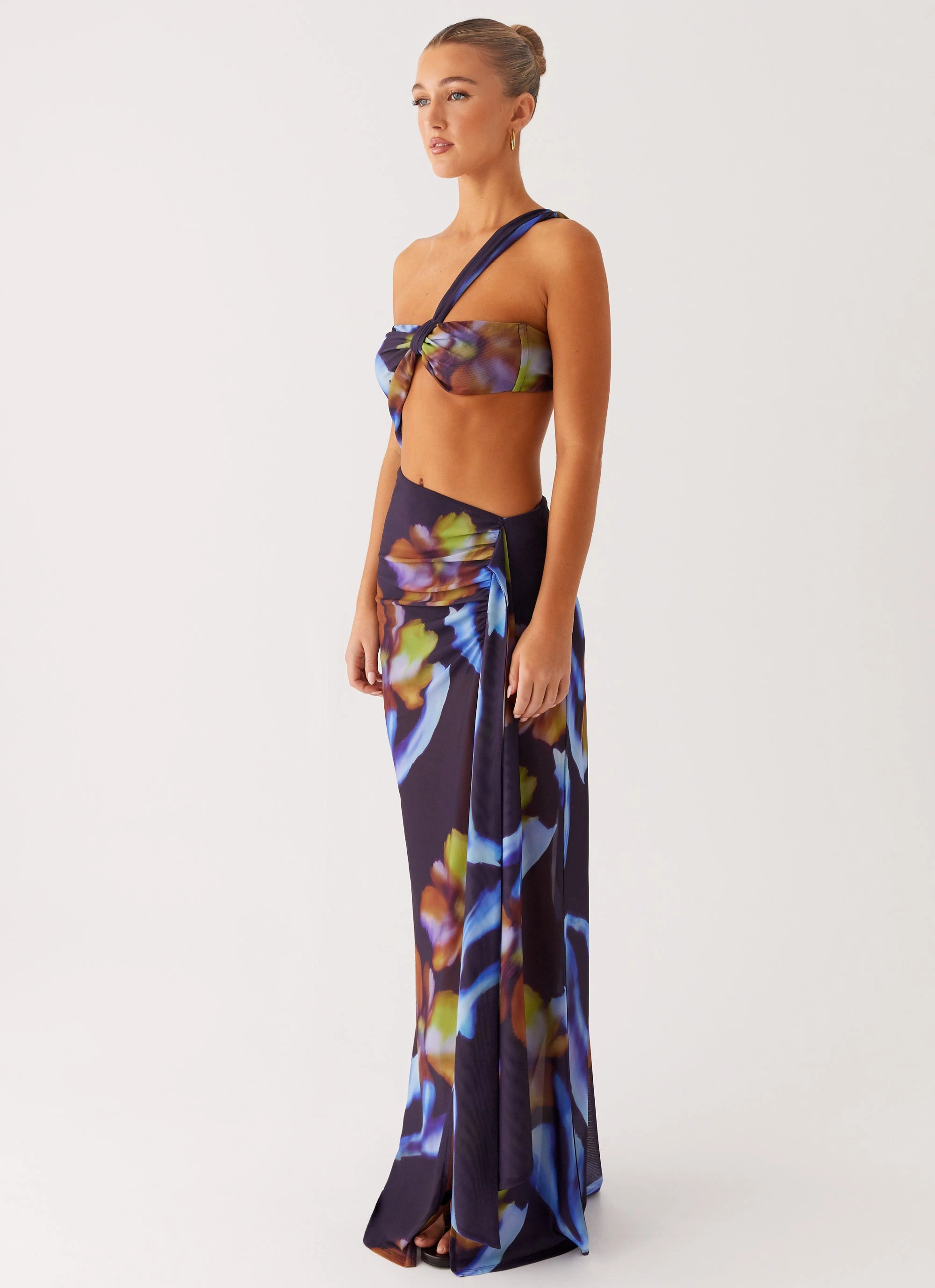 Soft Hue Travel-Style Costa Rica Maxi Dress - Dark Floral