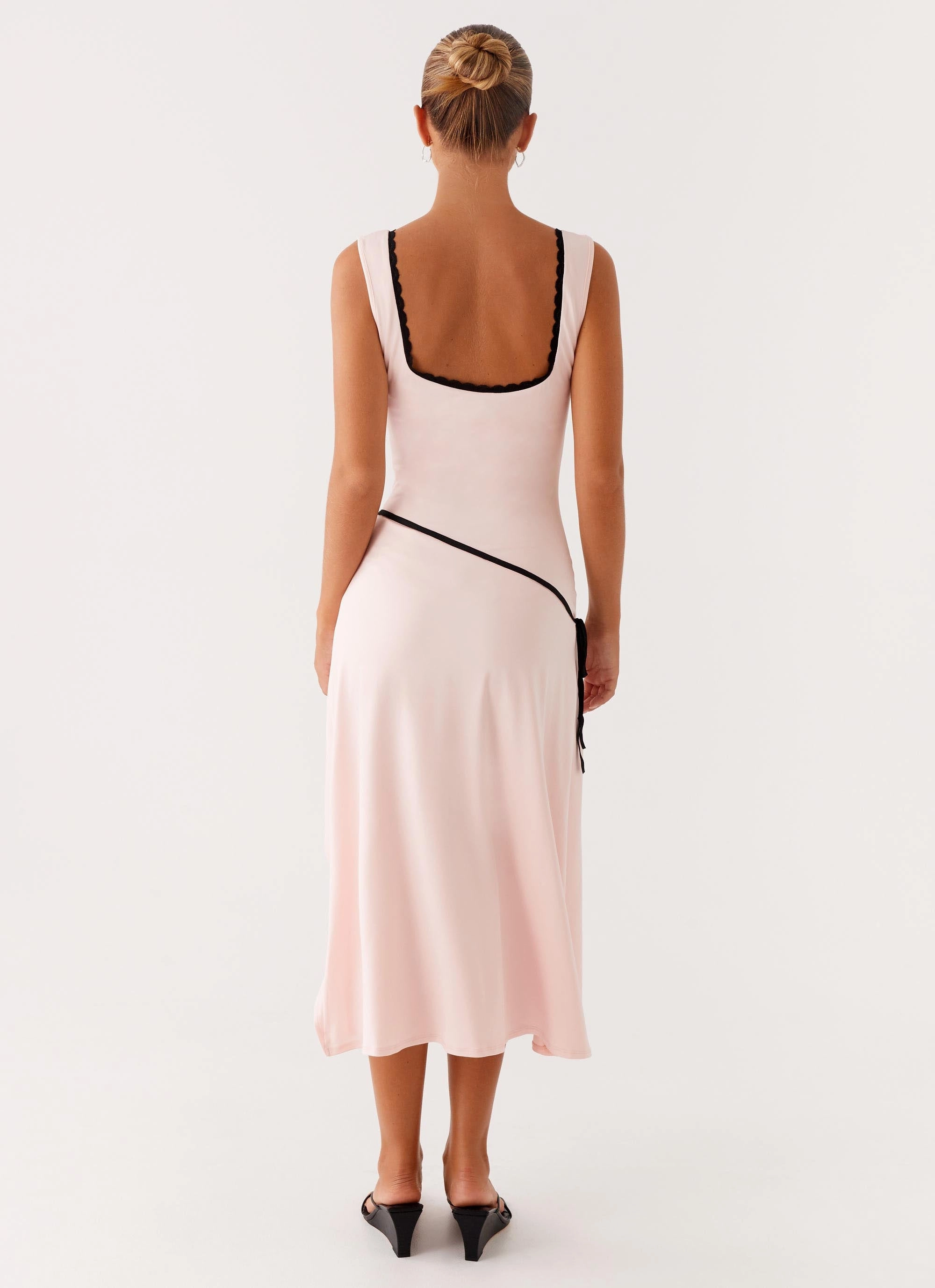 Sleek and Flattering Darlene Midi Dress - Pink
