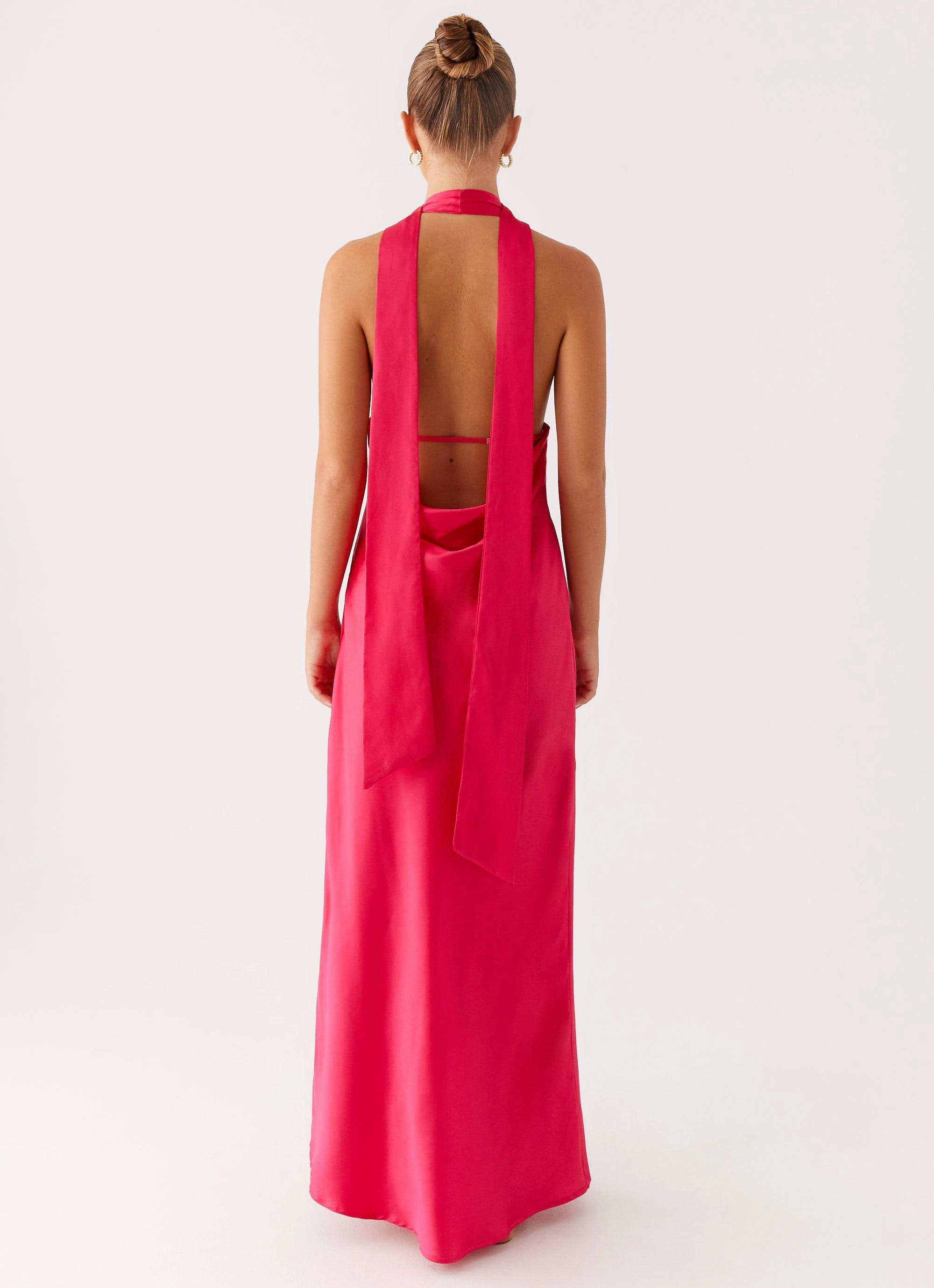 Soft Outfit Alicia Satin Halter Maxi Dress - Fuchsia