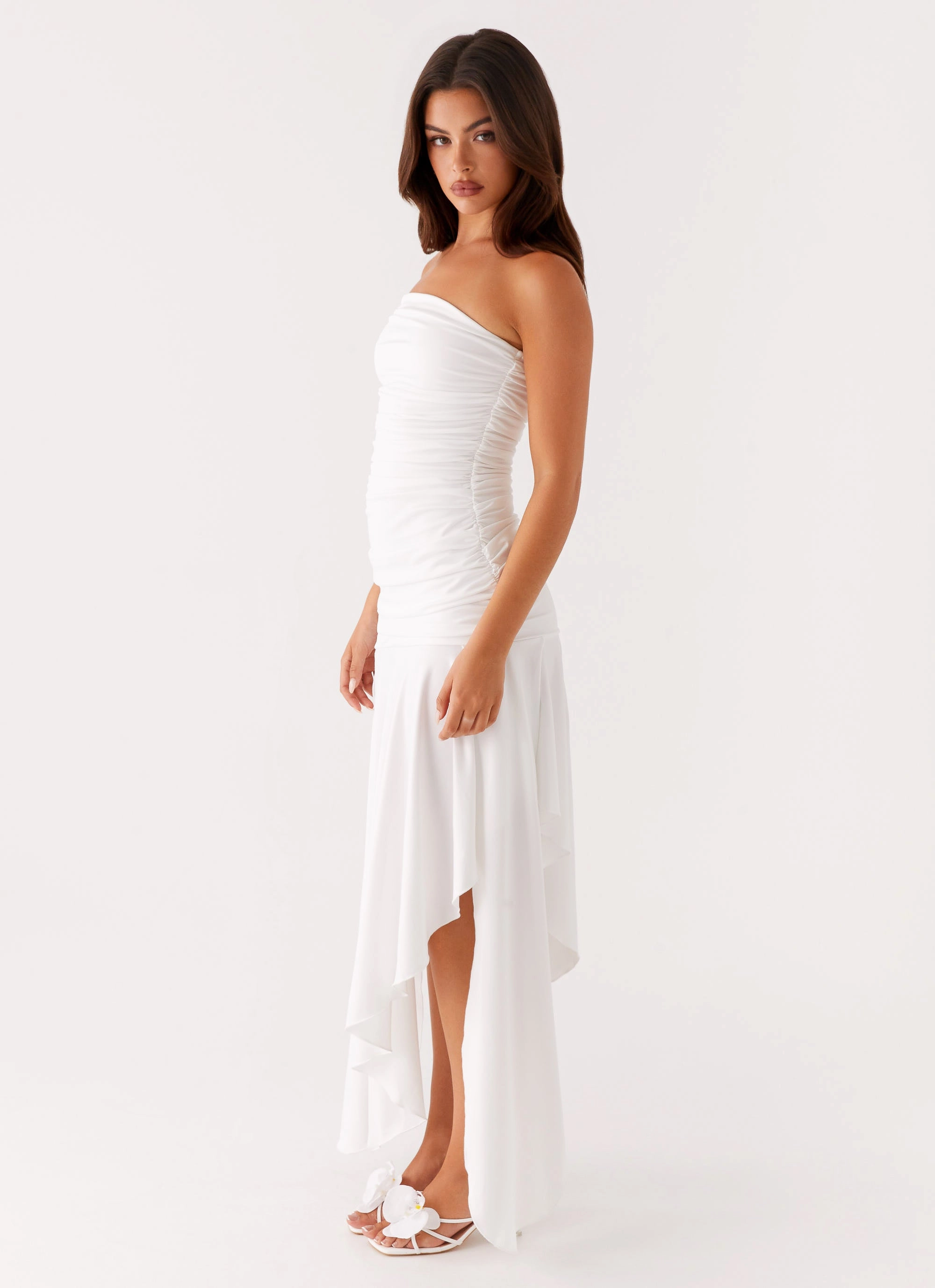 Smart Silhouette Clean Outfit Ora Strapless Maxi Dress - White