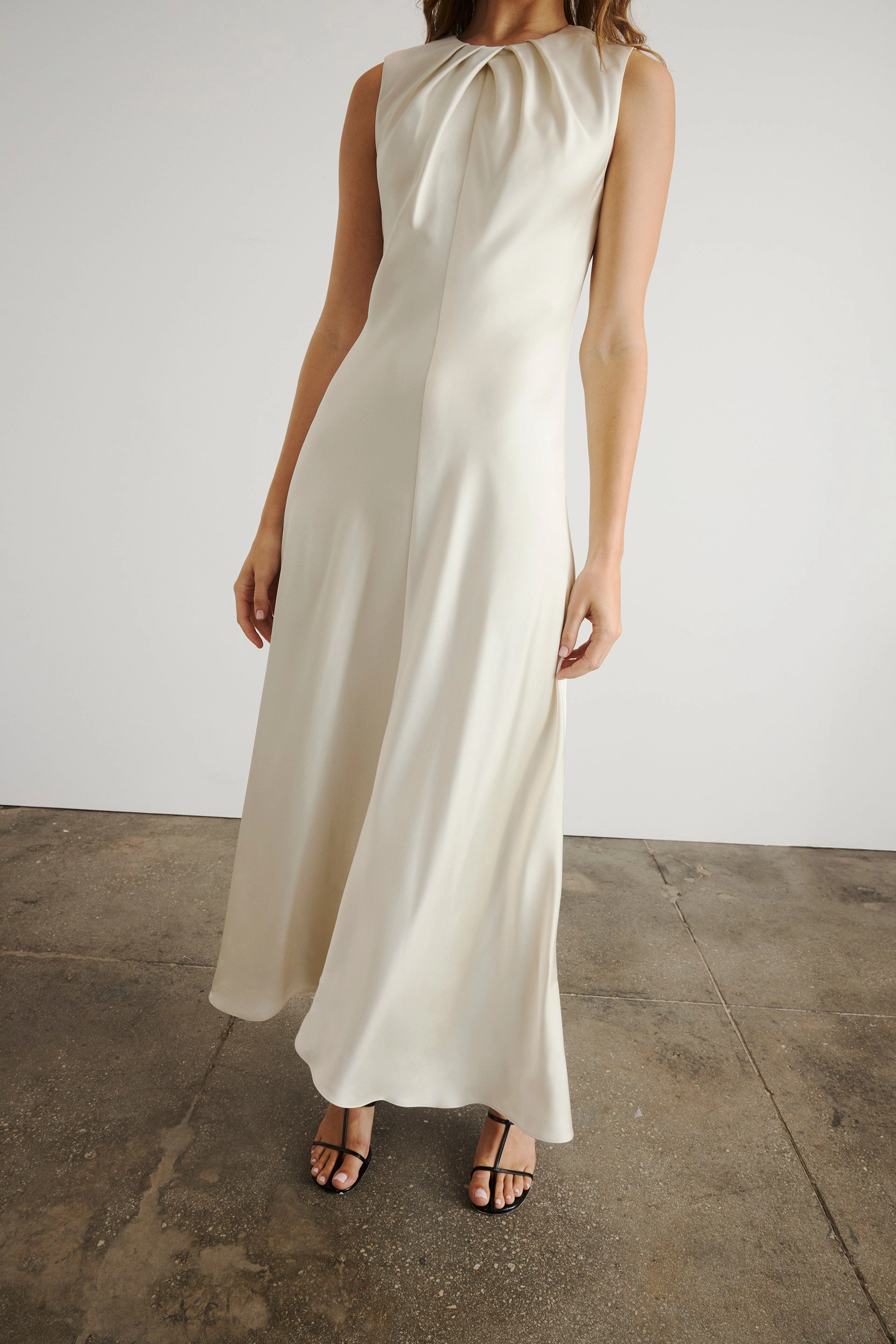 Emily Dress Sleek Style Sharp Design