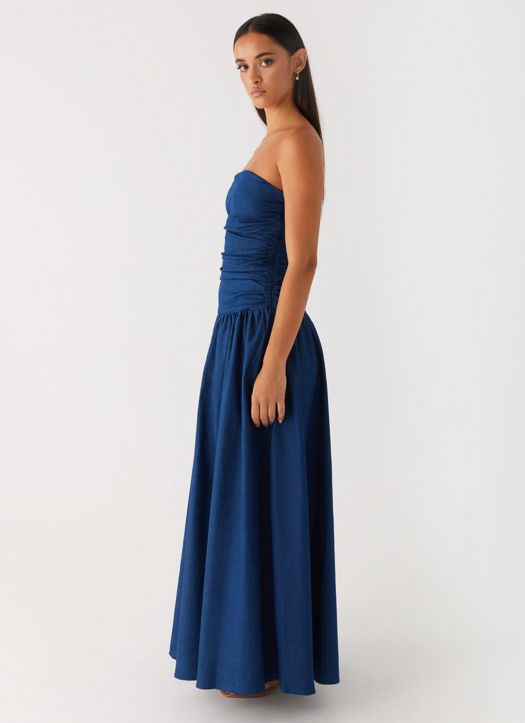 solo wear Flattering Look Fit Carmel Denim Maxi Dress - Indigo