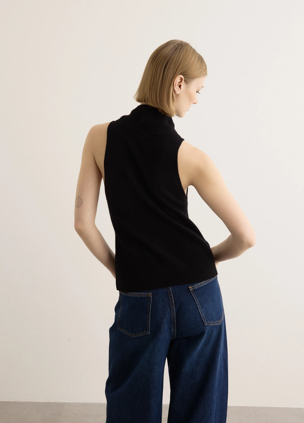 HighDensity Weave Airflow channels Cashmere Blend Top