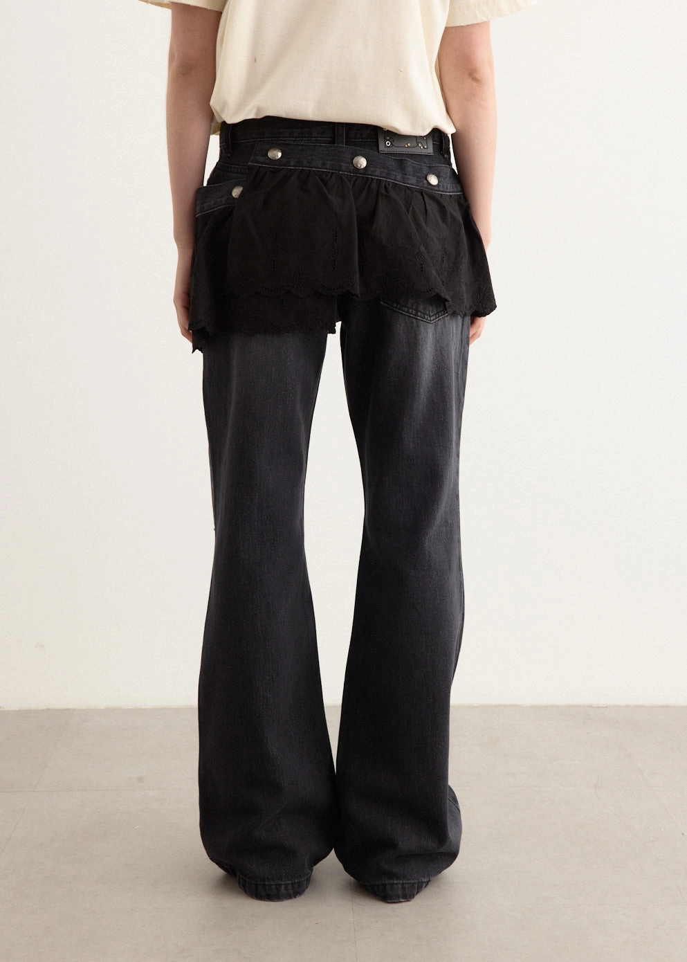 Clean Base Flower Lace Attached Bootcut Jeans Flatlock stitching