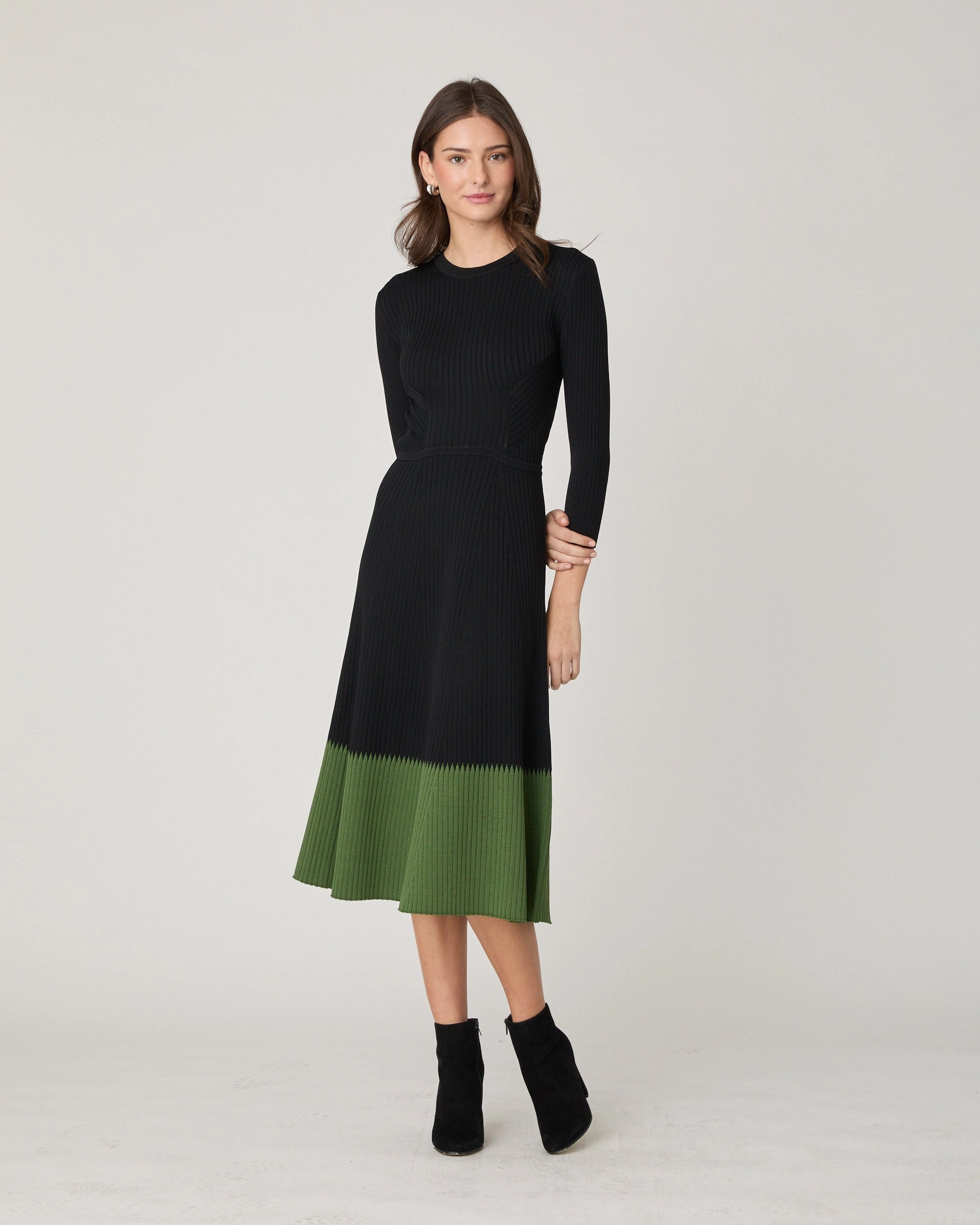 Business casual Tiered Skirt Pine Knit Dress in Jet/Green