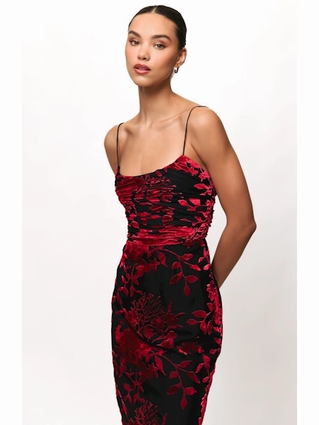 Classic Layer Slim Touch Tylia Ruched Maxi Dress in Black/Red Chinoiserie Bouquet