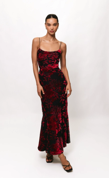 Cool Touch Minimal Tone Tylia Ruched Maxi Dress in Black/Red Chinoiserie Bouquet