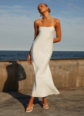 Chic Statement Daily Flex Runway Royalty Maxi Dress - White