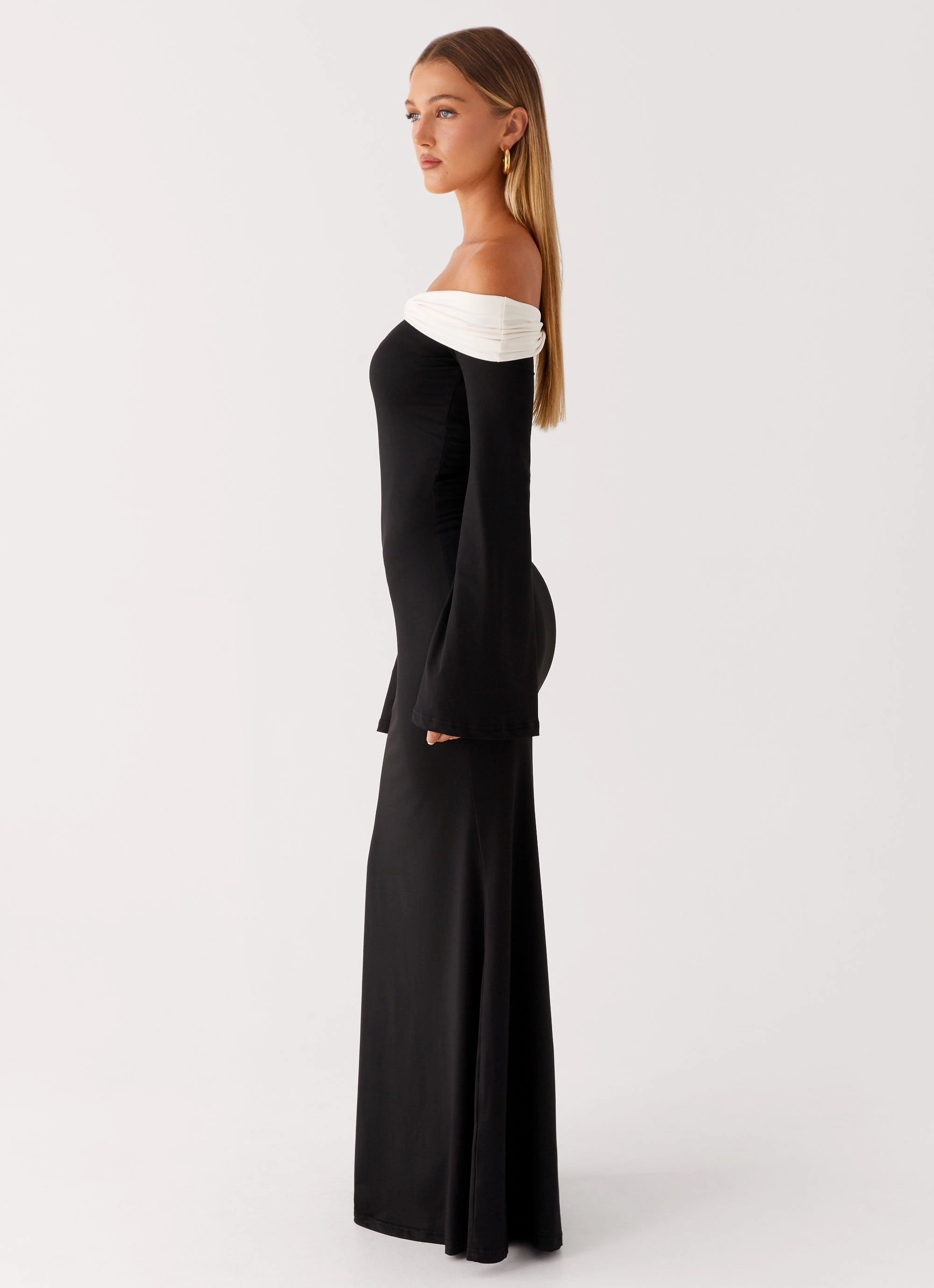 Hits Different Long Sleeve Maxi Dress - Black Easy Go