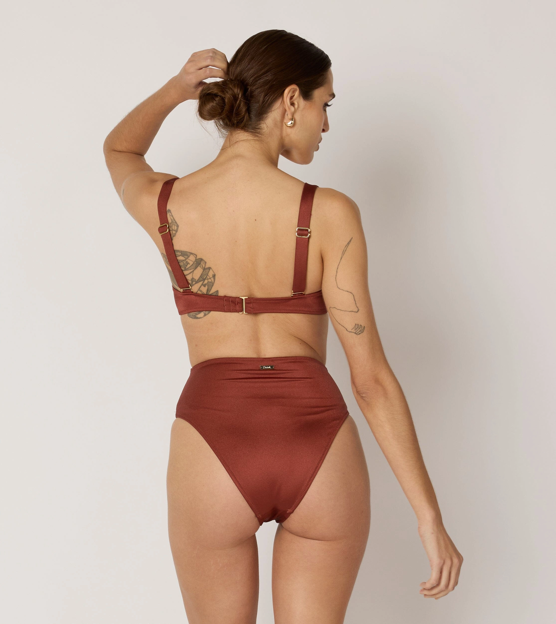 Casual-Comfort Molded Cups Support Kimber Bottom | Chai