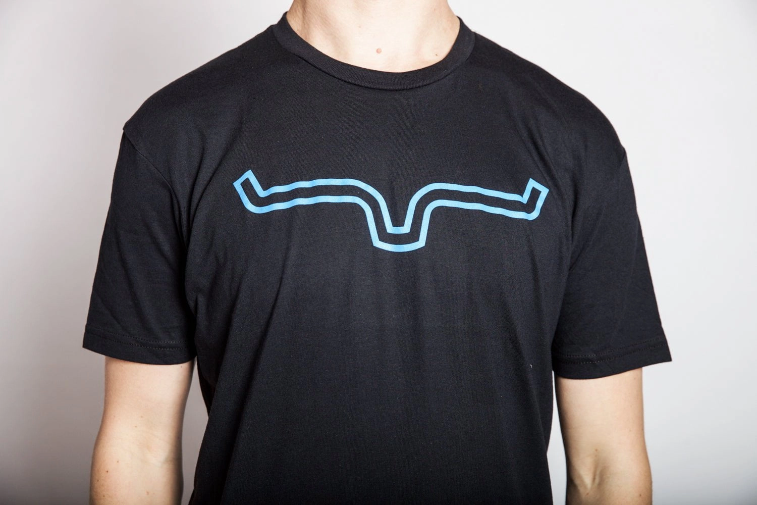 Reinforced Buttonholes Travel Essential Kimes Ranch Mens Outlier Tee T-Shirt Black Cotton Blend S/S