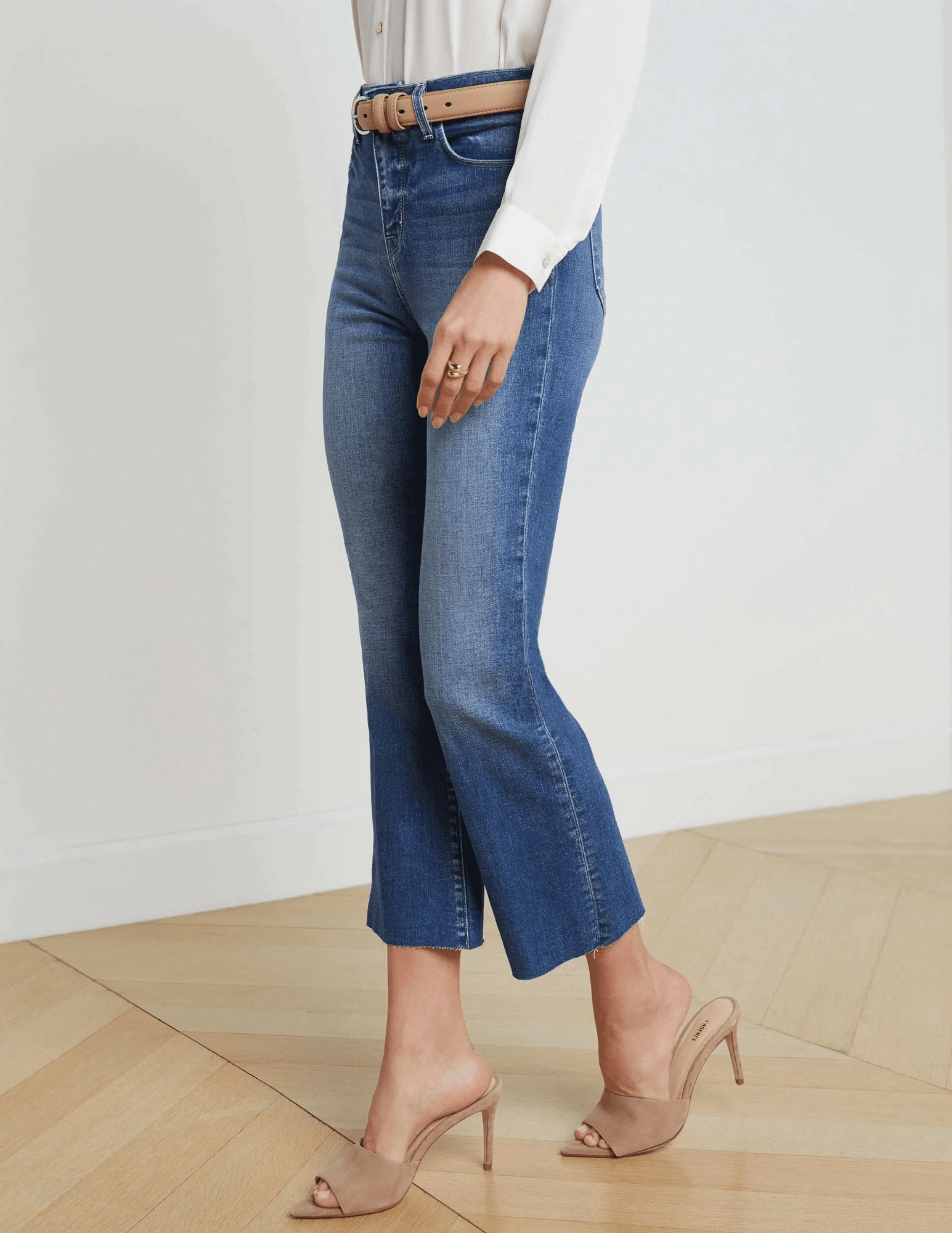 Casual Outfit L'AGENCE Kendra High Rise Crop Flare Jeans in Cambridge