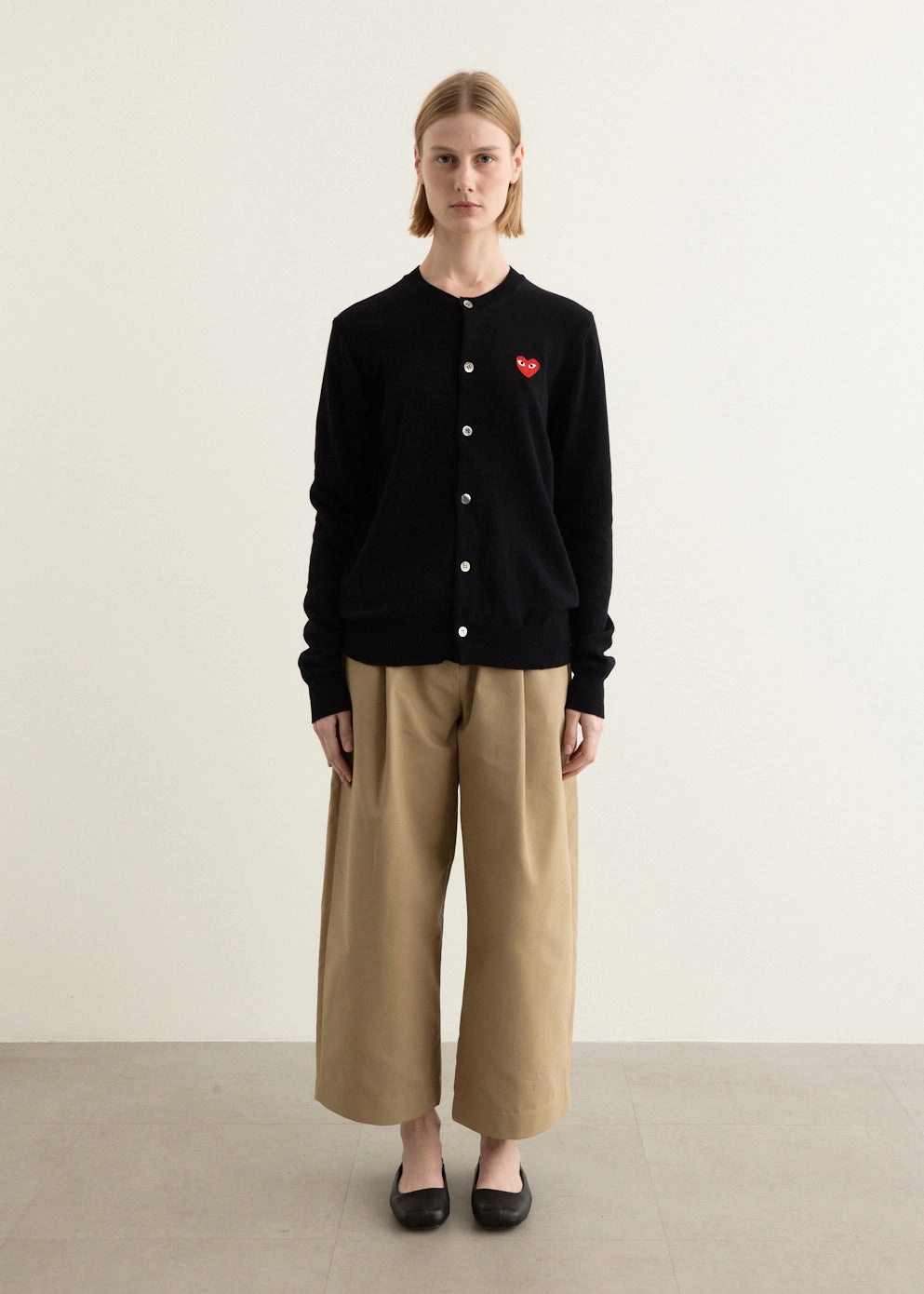 Red Emblem Heart Round Neck Cardigan Flexible Rib Trimming Relaxed Layer