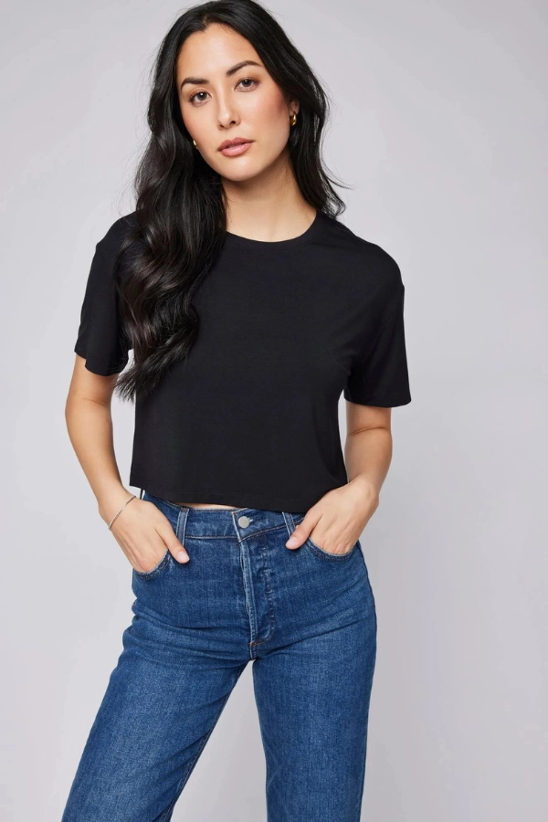 Logan T-Shirt Minimalist Style Timeless Look Wear