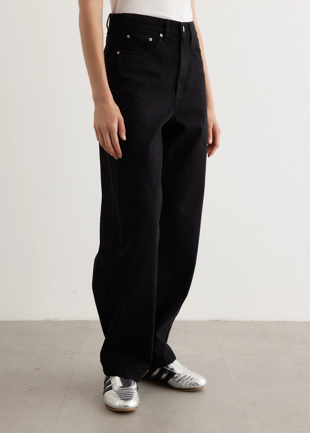 Minimalist Aesthetic Kite Barrel Leg Jeans Picnic Style Creative Look Minimalist Style Contemporary Vibe