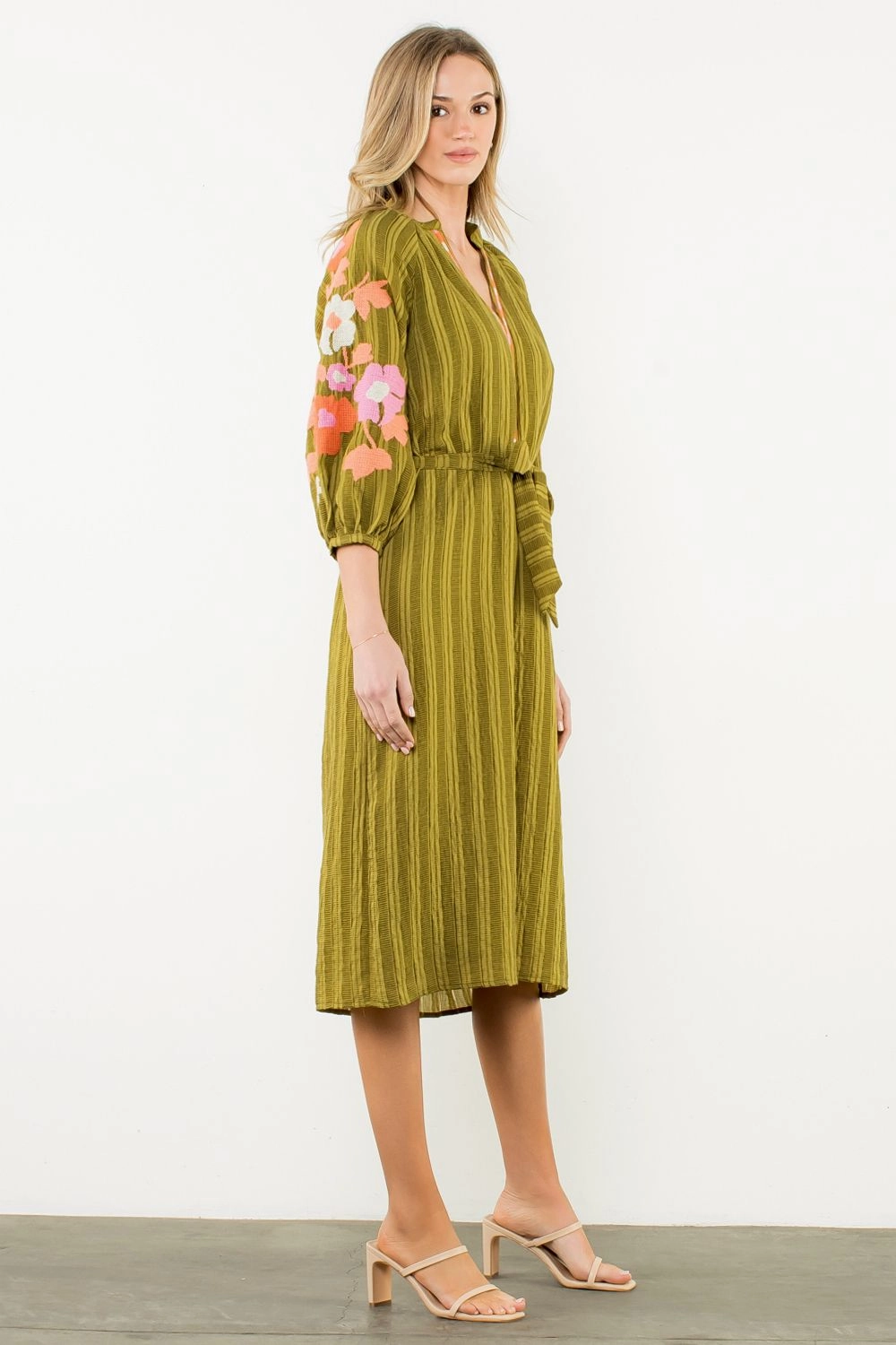 Embroidered Puff Sleeve Maxi Dress in Green Layered Fit