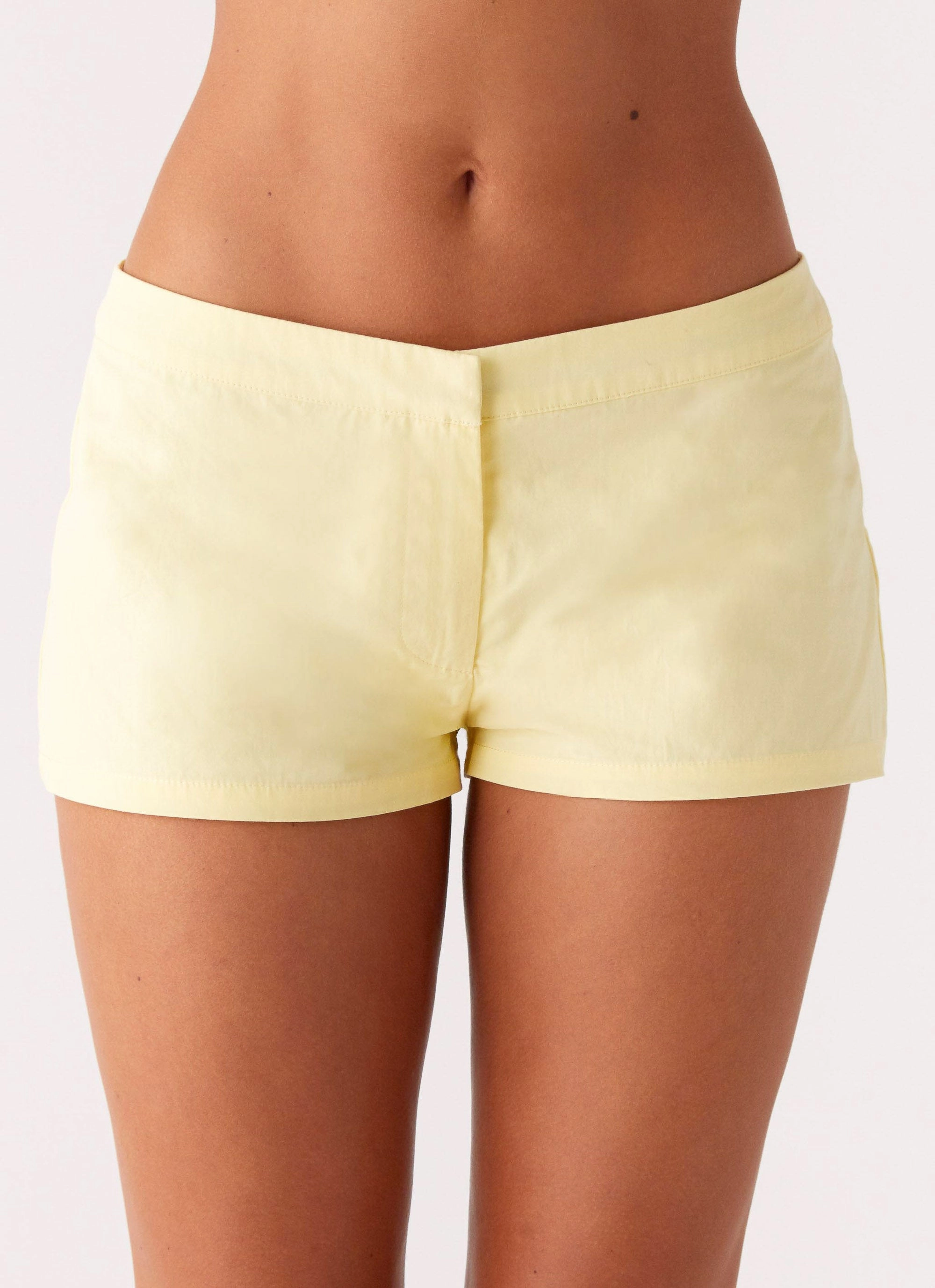 Comfy Shape Travel Comfort MoistureManagement System Coastline Mini Shorts - Yellow