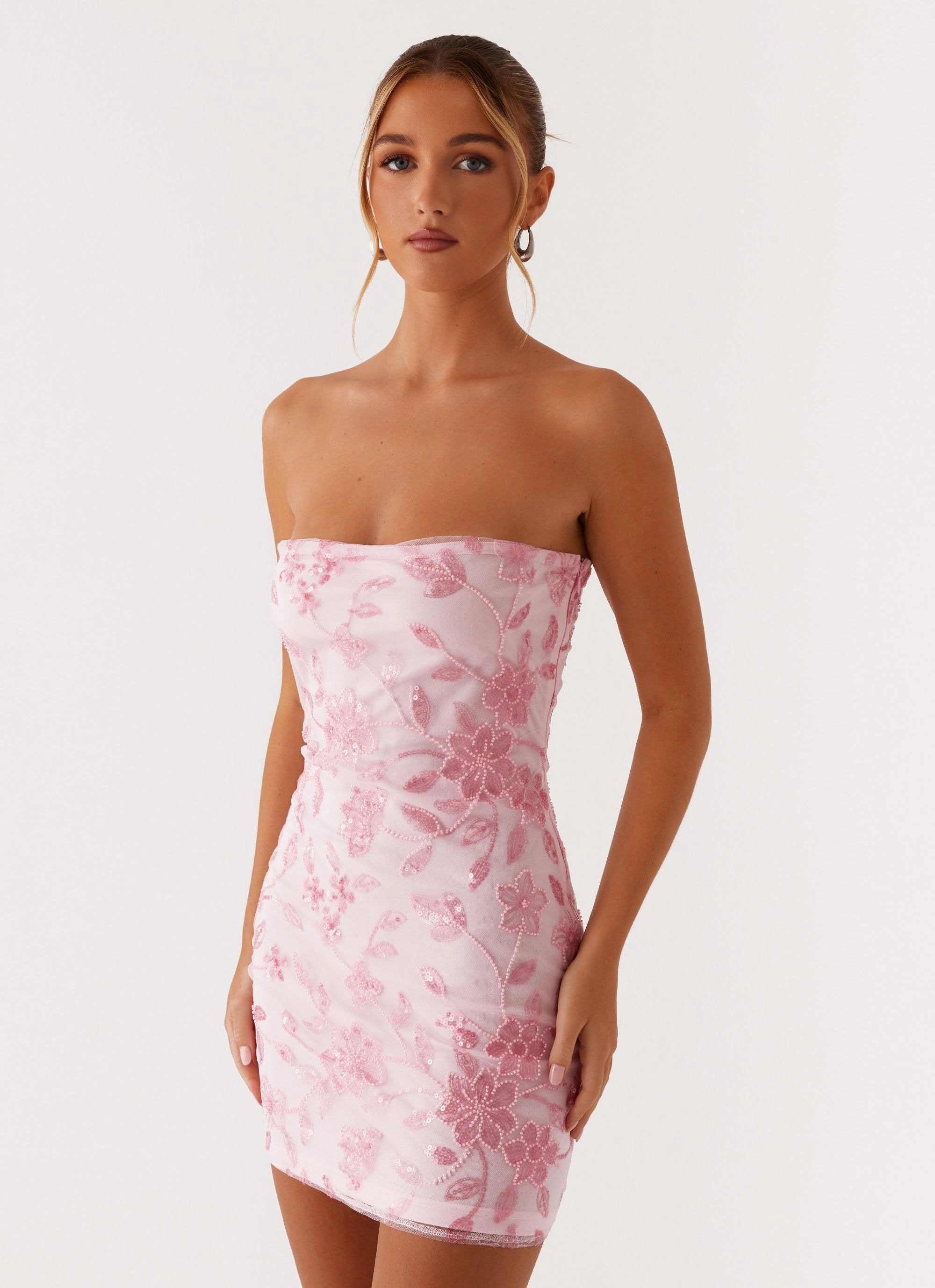 Silky Silhouette Balanced feel Moorey Beaded Mini Dress - Pink