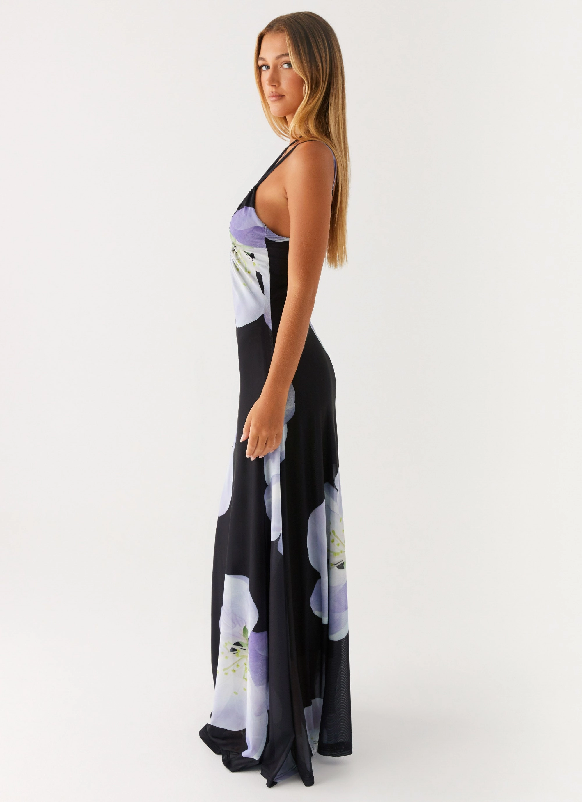 Sleek and Flattering FlatlockSeam Enrika Maxi Dress - Flower Print