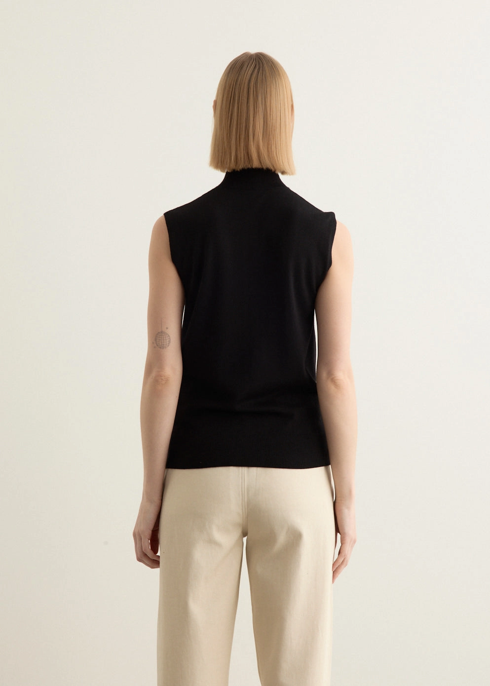 Neutral Style Sleeveless Fine Turtleneck