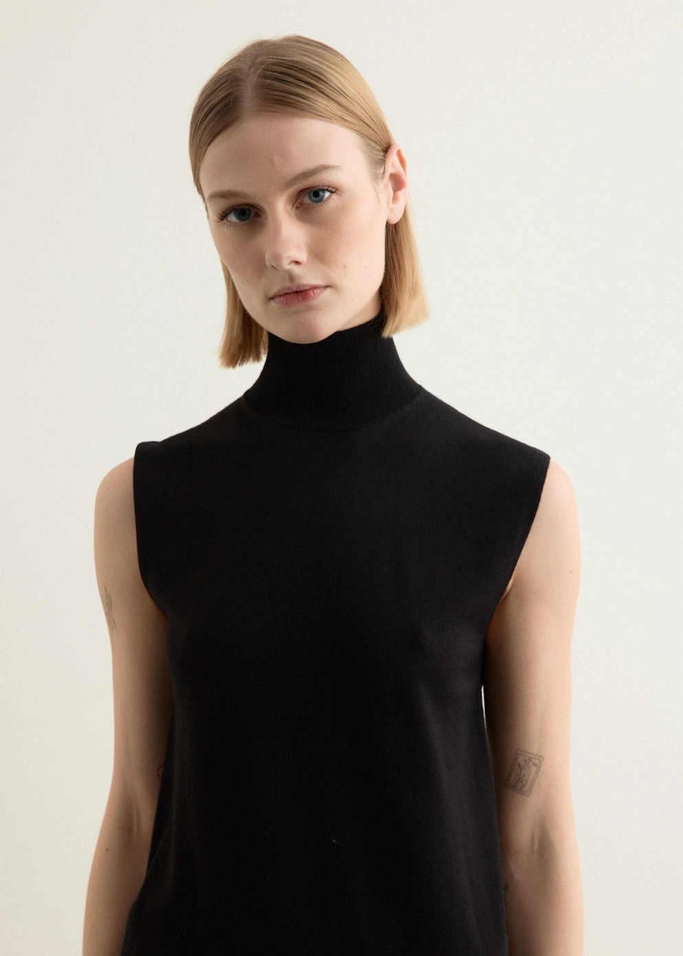 VeganFriendly Material Sleeveless Fine Turtleneck