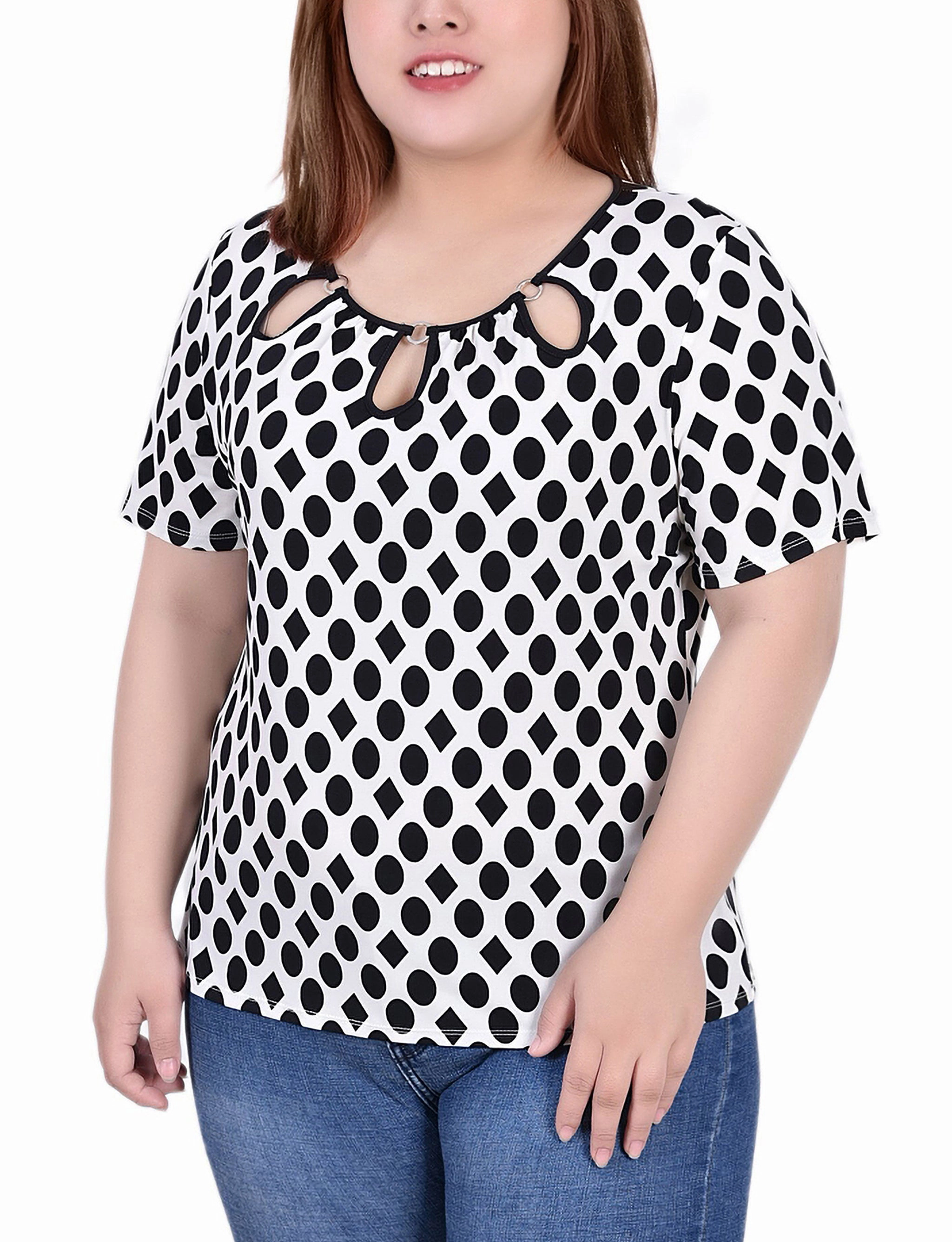 Perfect for Travel Plus Size Short Sleeve Top With Ring Details