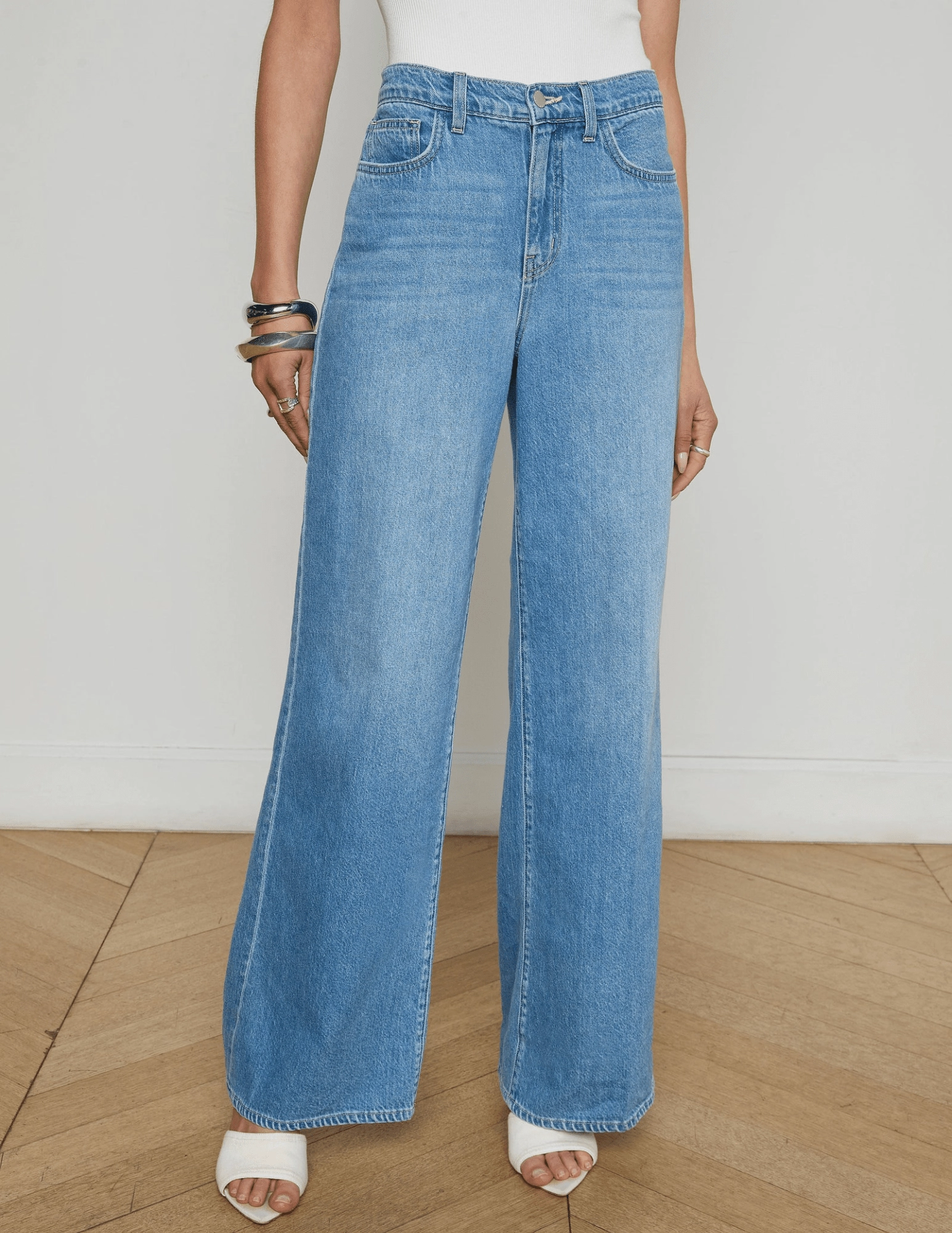 L'AGENCE Alicent High Rise Wide Leg Crop Jeans in Caster Sunny Vibes Vibrant Relaxed Style Couple Look Office Wear