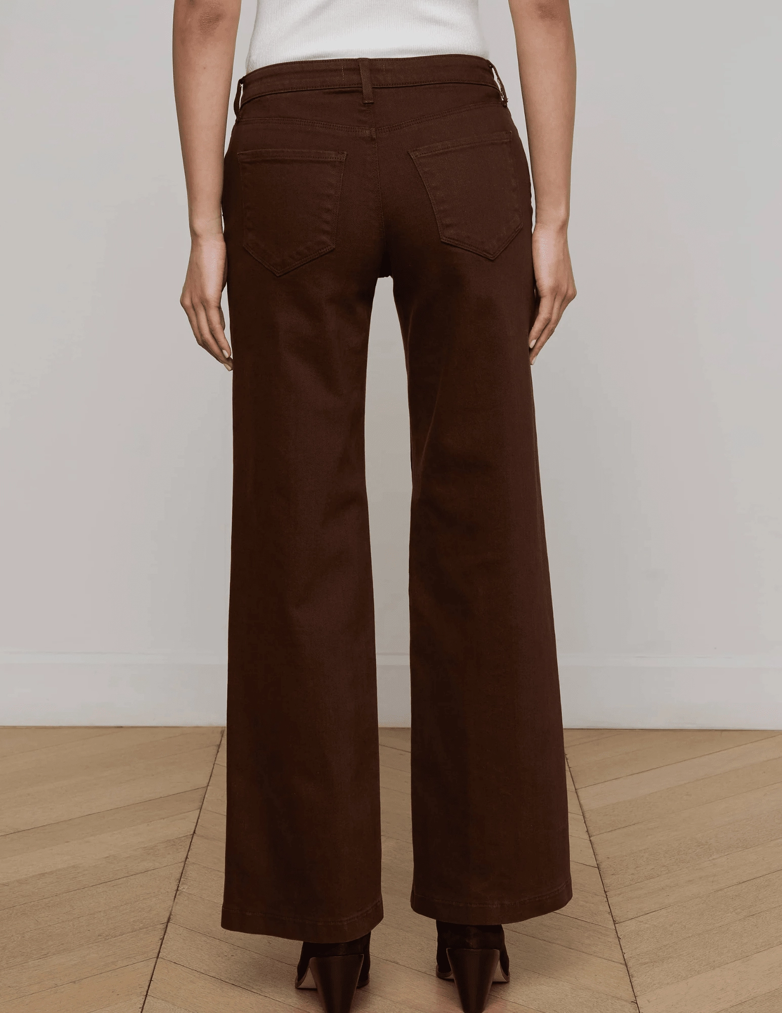 L'AGENCE Joanne Low Rise Wide Leg Jeans in Brown Smooth Comfort Eco Friendly Production