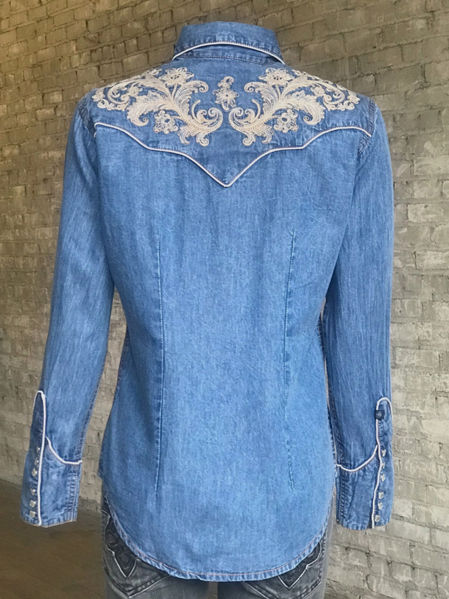 Rockmount Womens Denim 100% Cotton Vintage Floral Embroidered L/S Shirt Comfortable Fabric