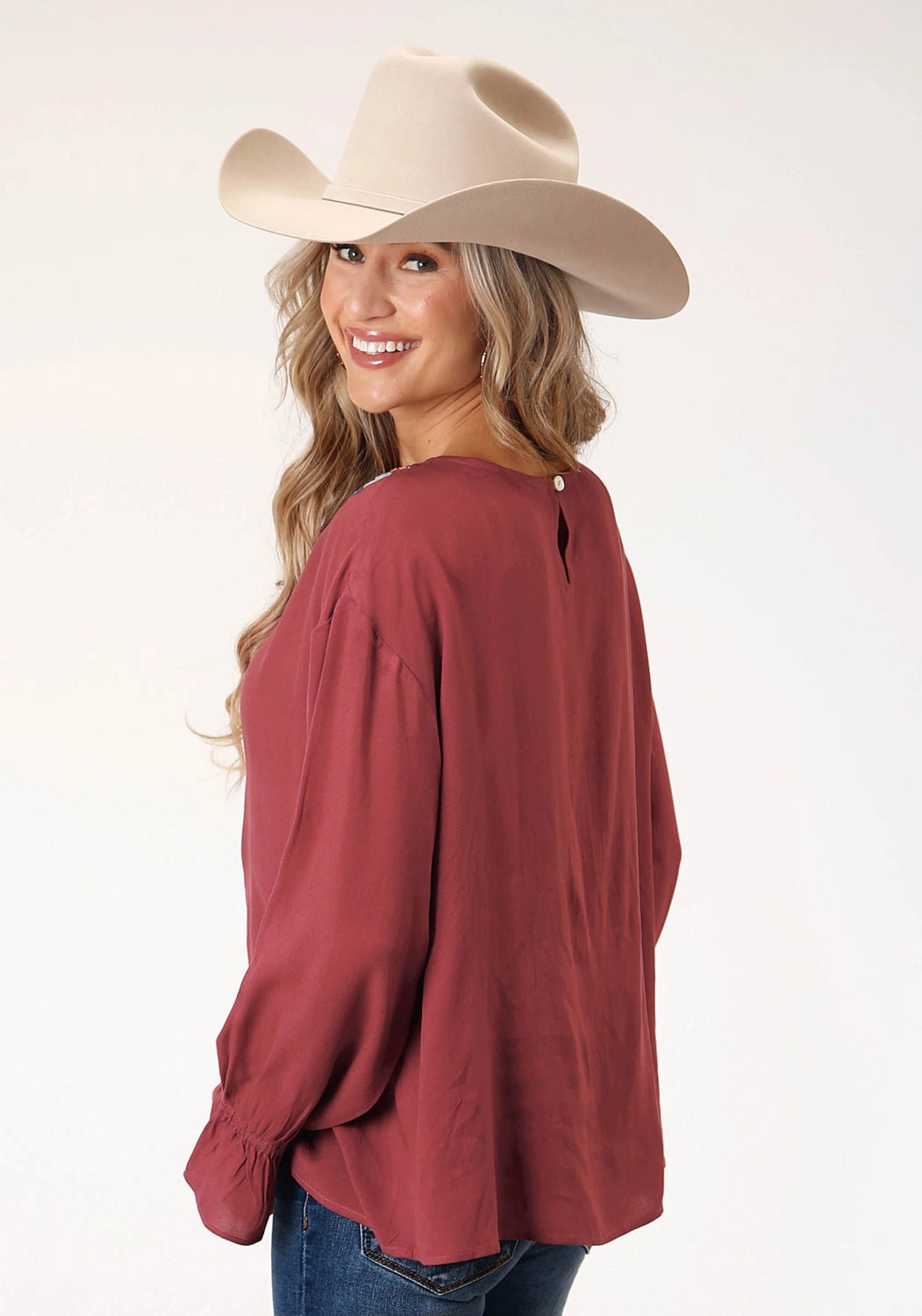 Roper Womens Boat Neckline Barn Red 100% Rayon L/S Blouse Contemporary Fashion gender-neutral