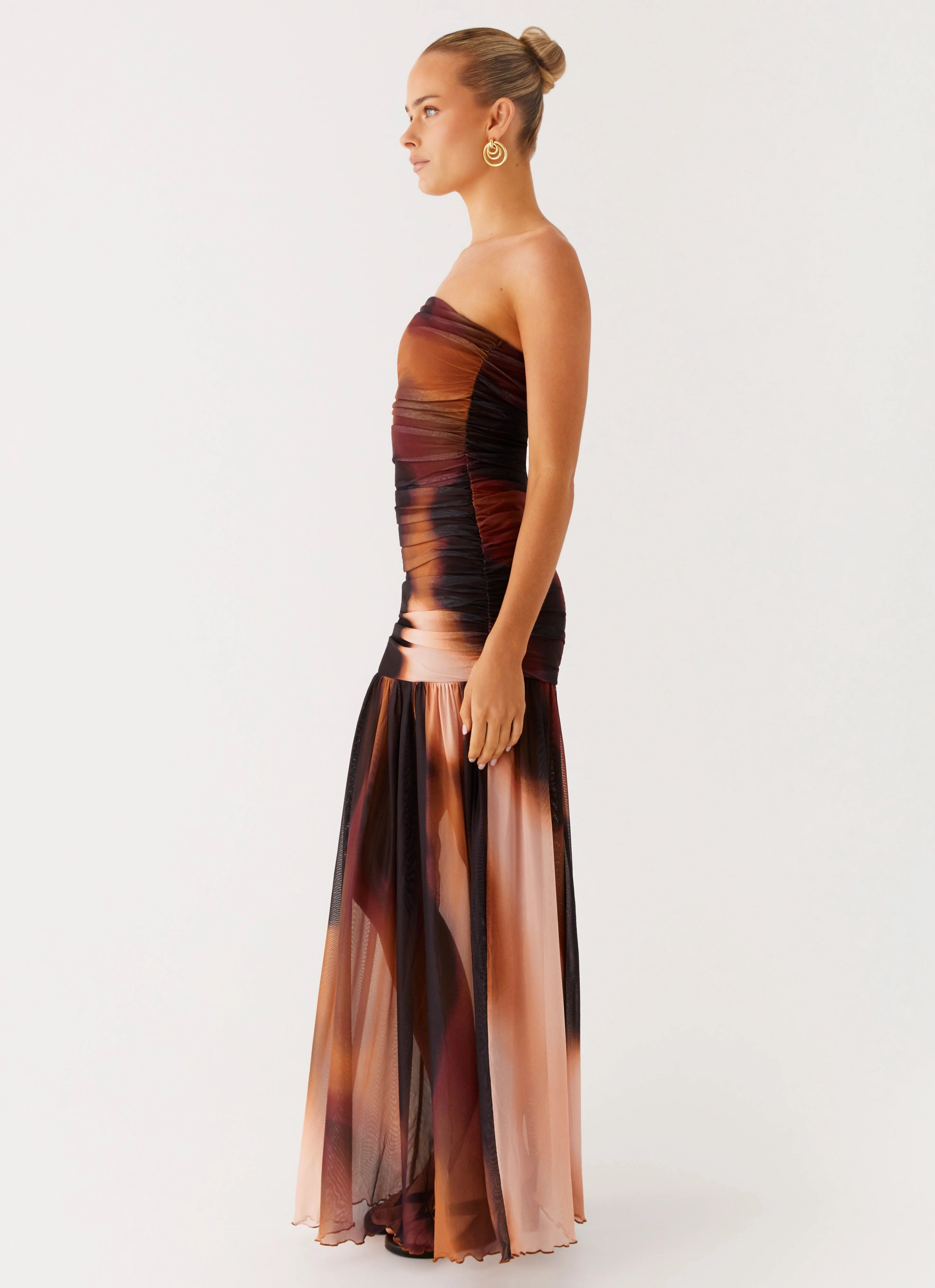 Savaya Maxi Dress - Black Gradient Sharp Profile Handmade
