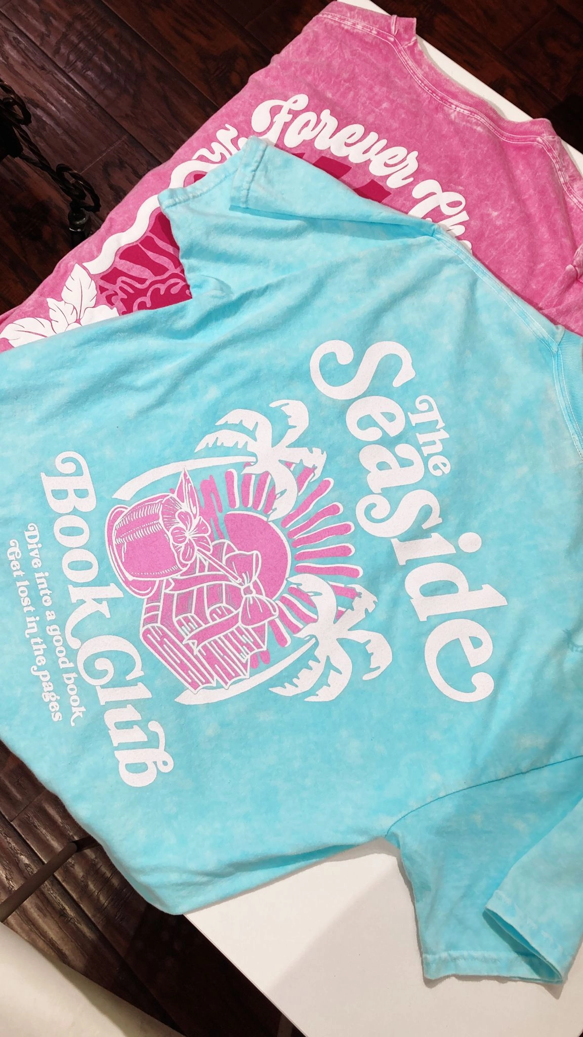 Matte Look Breezy Design Seaside Book Club S-XL