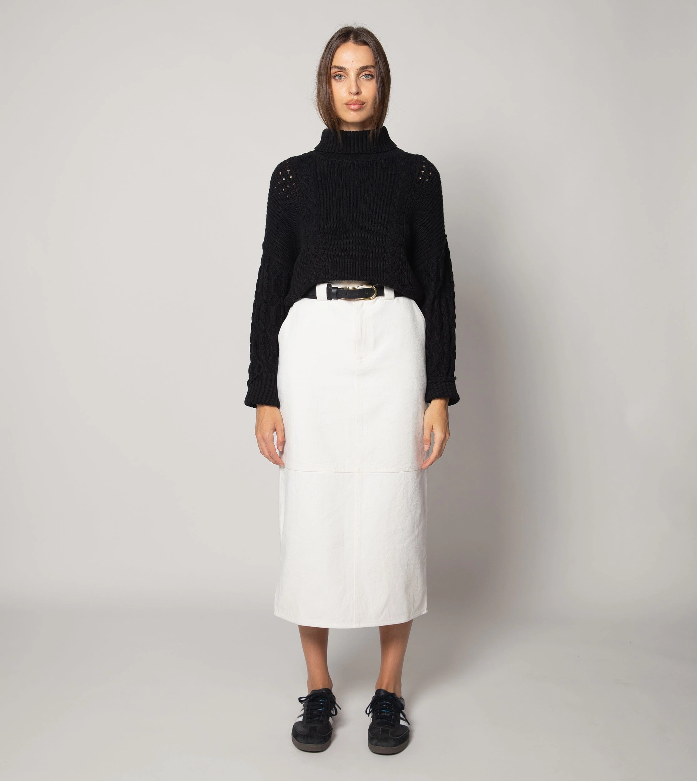 Serah Sweater | Black Classic Winter Cozy Knit