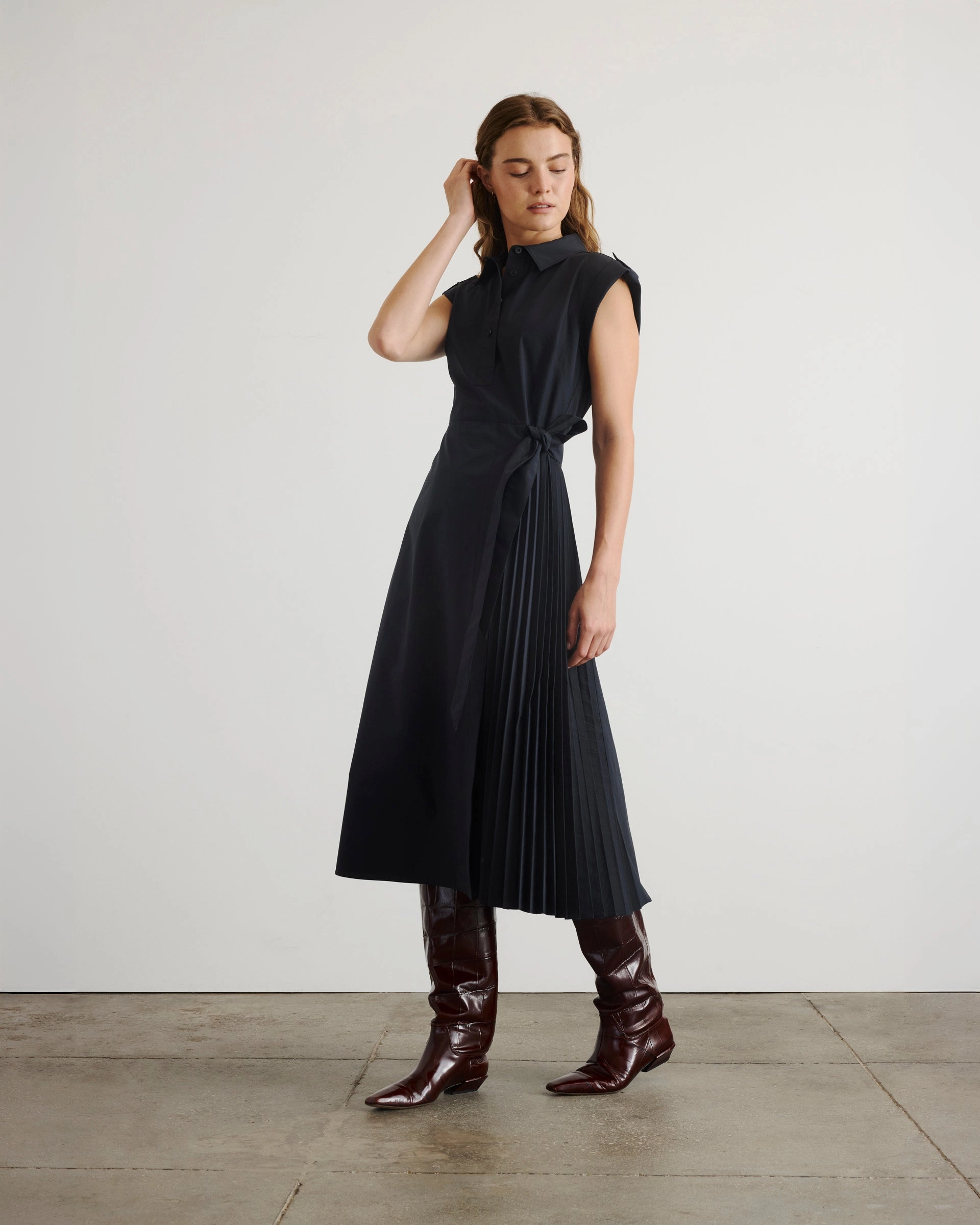 Shivonley Dress Elegant Mood Classic knee-length dress