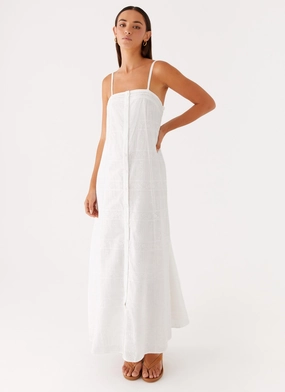 Cole Maxi Dress - White Chic and Flattering Runway-Ready