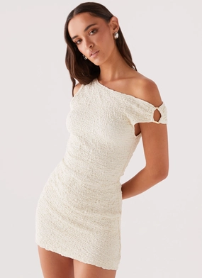 Travel-Style Farah Off Shoulder Mini Dress - White