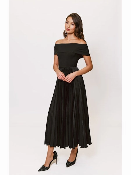 Church Scene Urban Spirit Stockton Off the Shoulder Pleated Midi Dress in Black